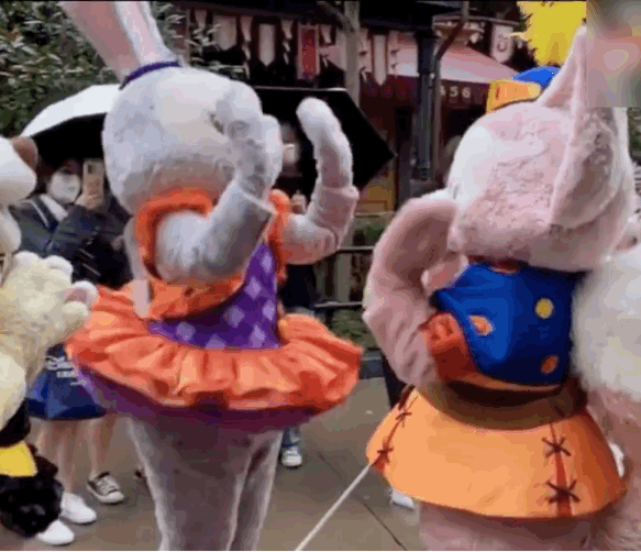 玲娜贝儿“下头”后，粉丝控诉：我们跟饭圈不一样