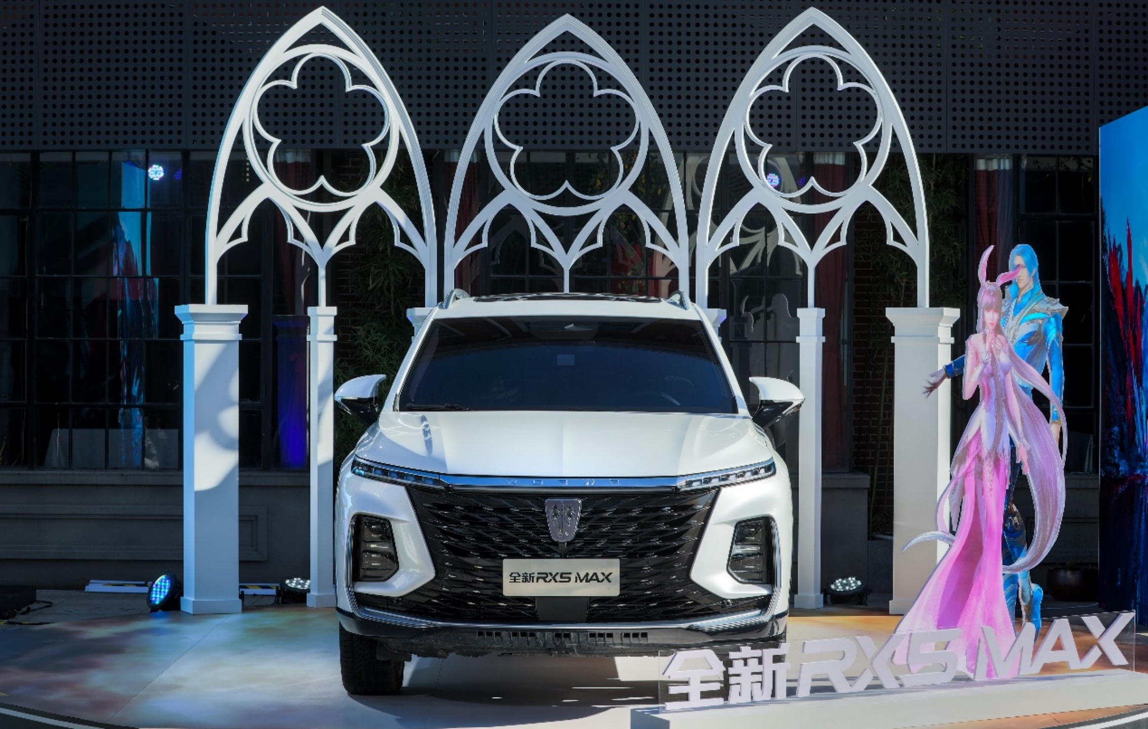 搭载双12.3英寸大联屏、取消物理按键，全新荣威RX5 MAX正式上市