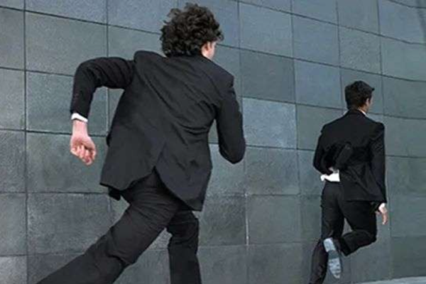 年薪200万，美元VC挖走我的员工