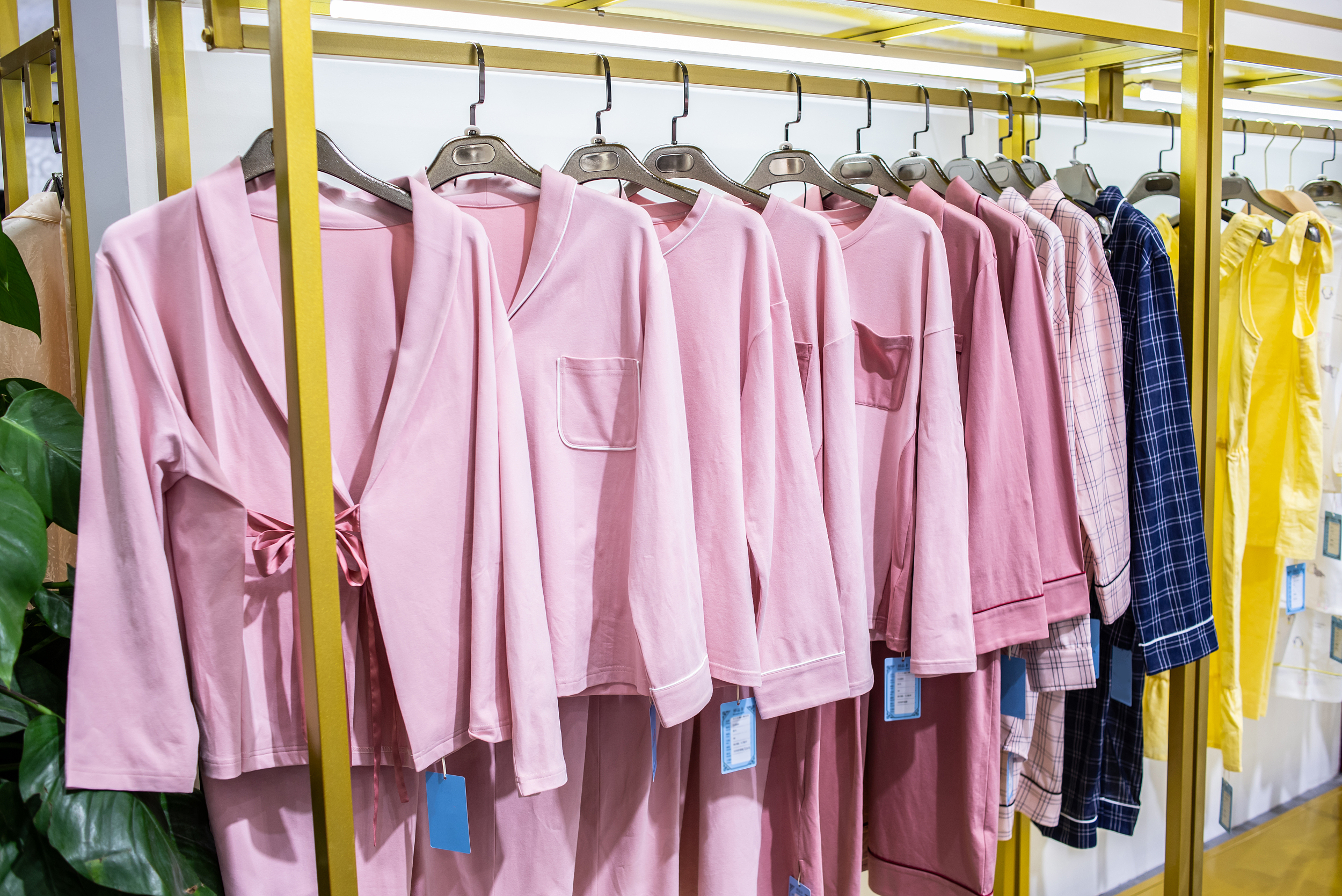 探访疫情下的潮汕睡衣王国，年产10亿件，却依然发愁？