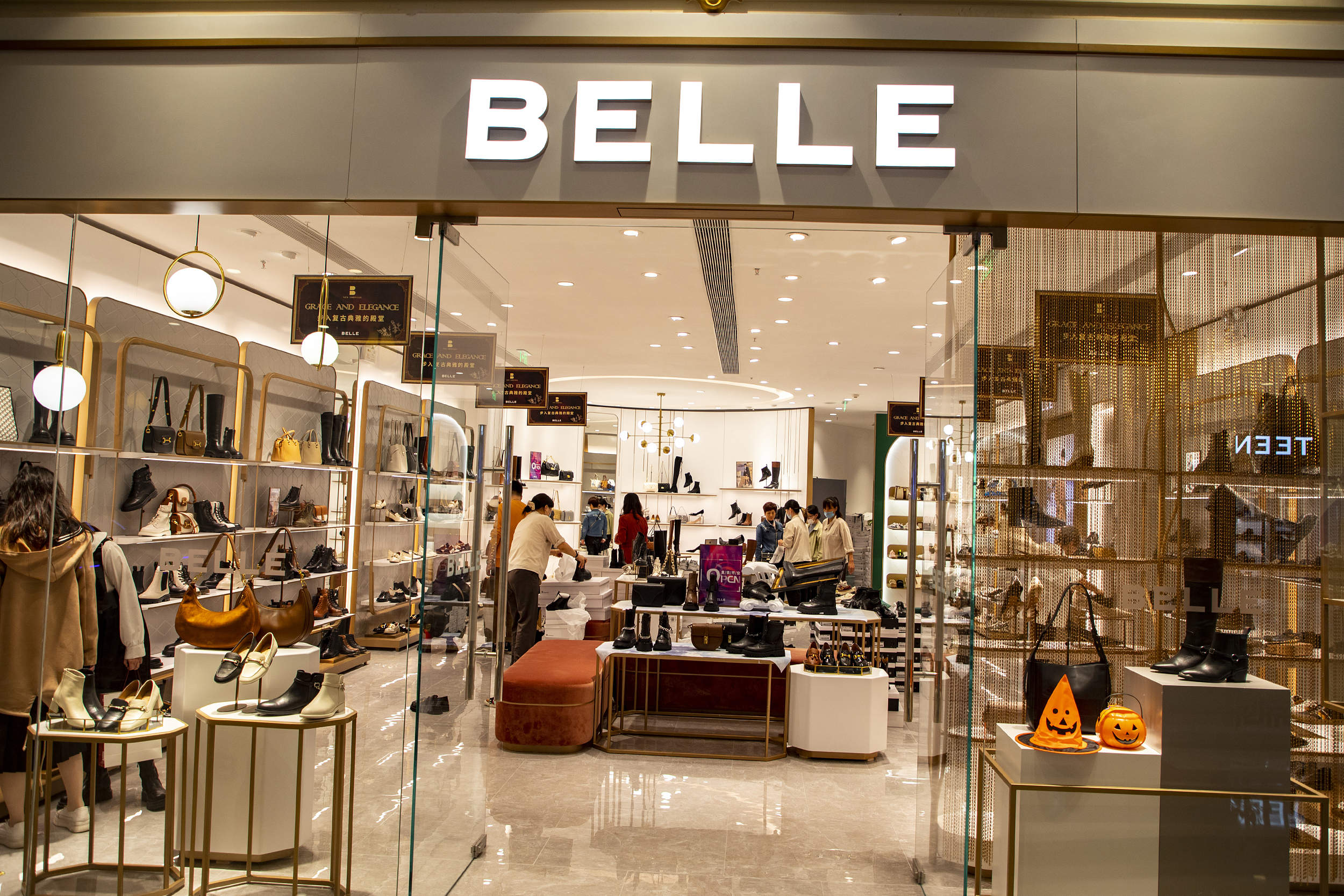 鞋王们的战争与落幕