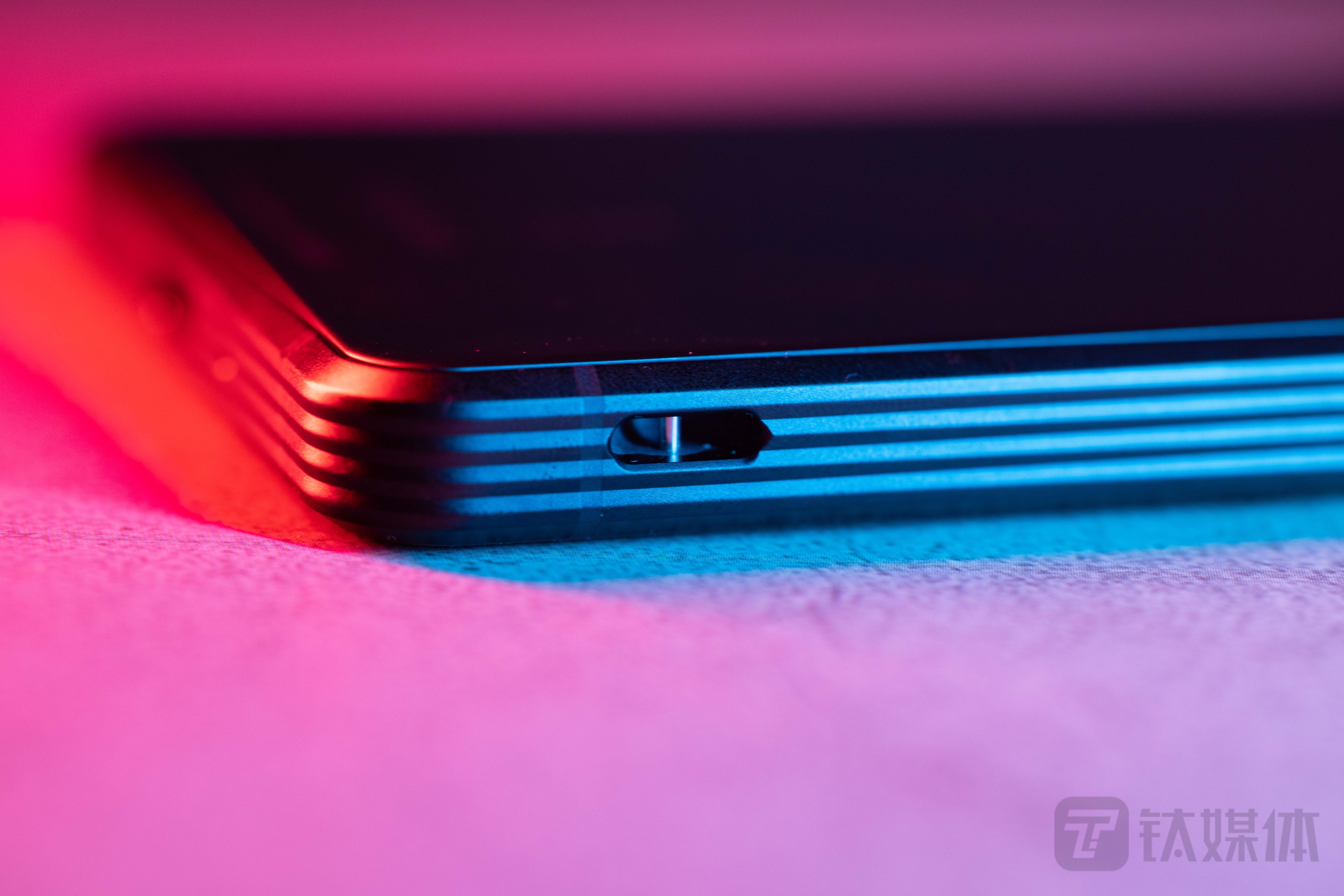 Xperia Pro-I 挂绳孔