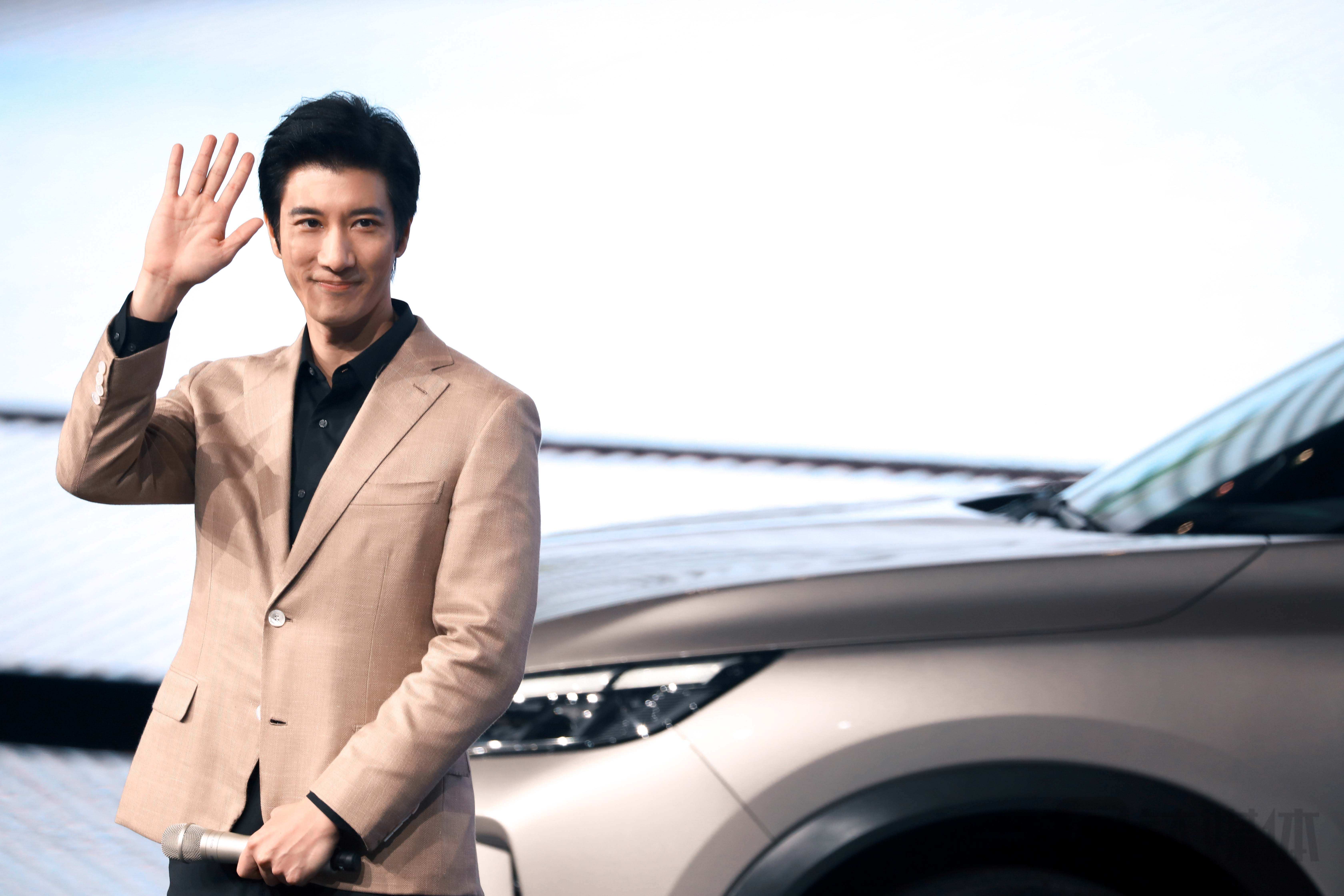 王力宏现身发布会现场