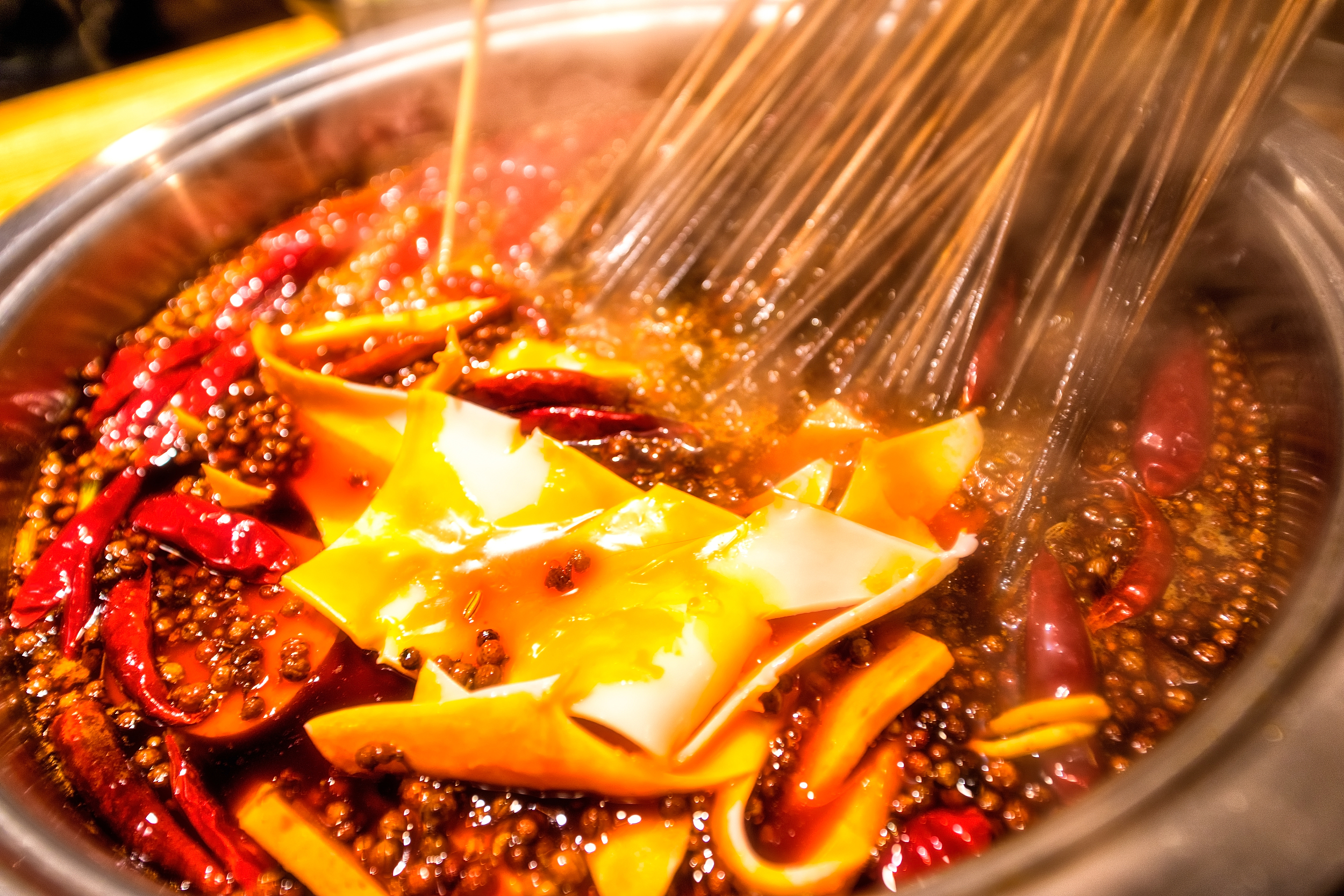 盘盘麻辣烫走红，餐饮“混血”品类将成为趋势？