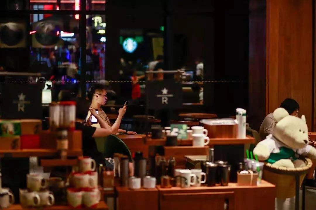 疲劳打工人，喝爆两个大市场