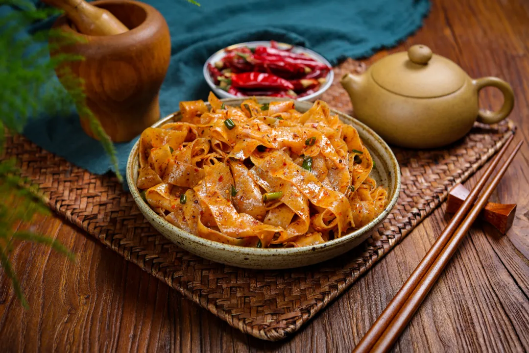 高瓴、茅台和平安看上的面皮，能撑起“方便食品第一股”吗？