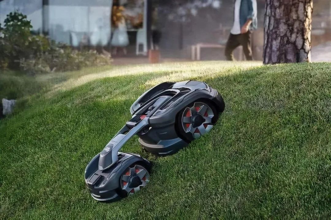 草坪上的自动驾驶战争，大消费的下一个爆品