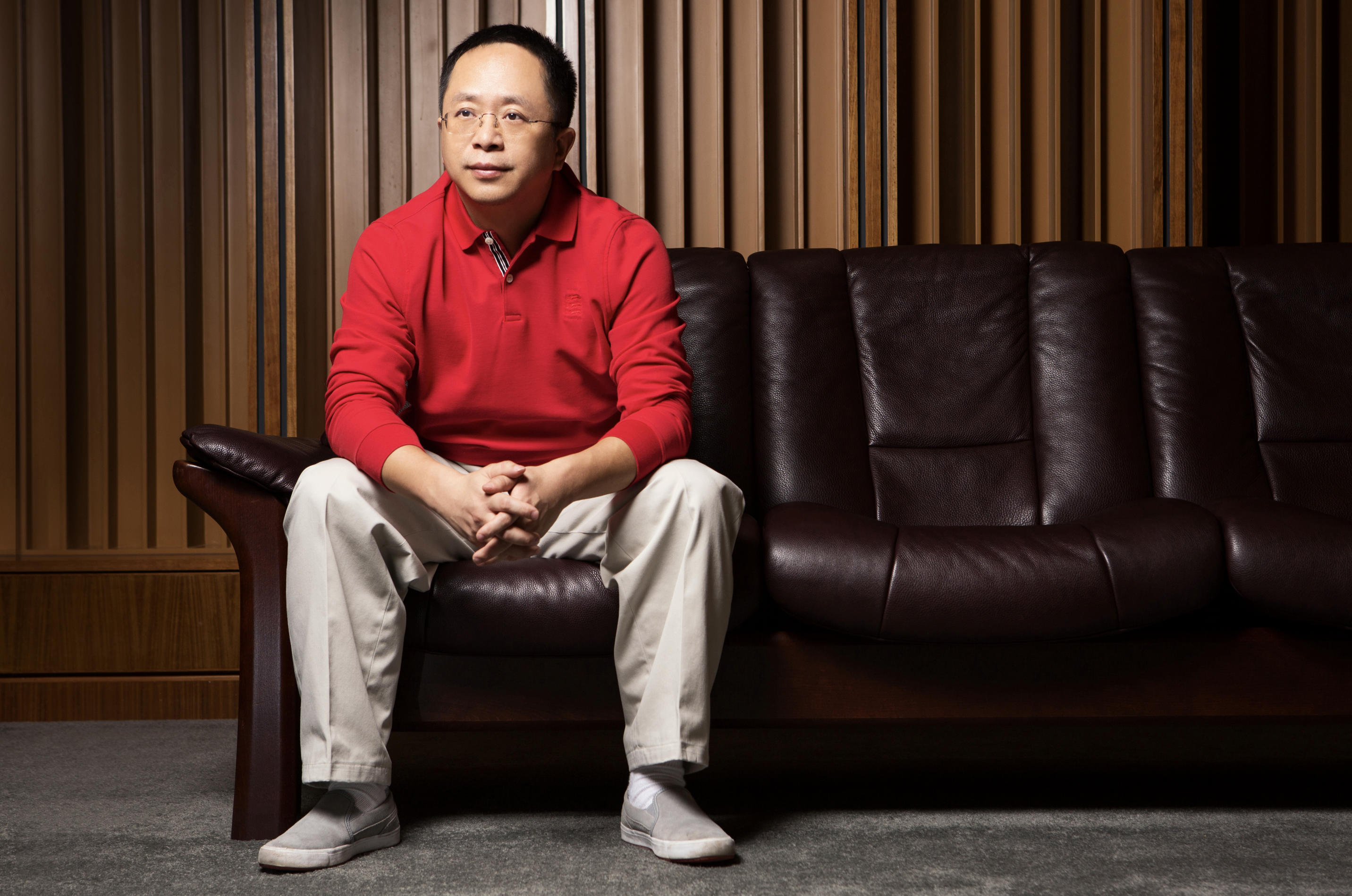 “红衣教主”周鸿祎，不那么爱掐架了