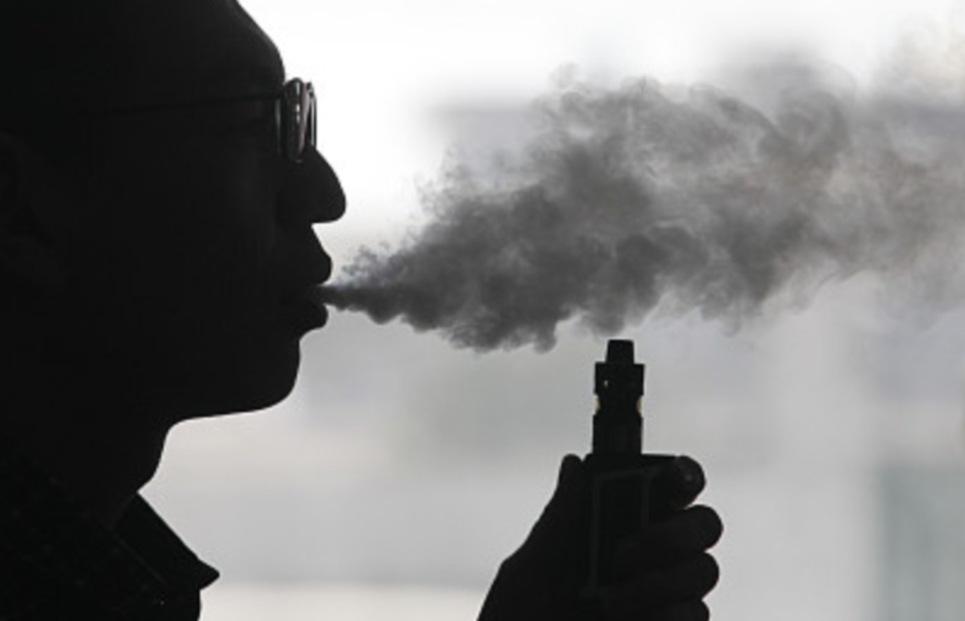 Stringent Regulation Should be Enacted for E-Cigarette Sales Online: People’s Daily