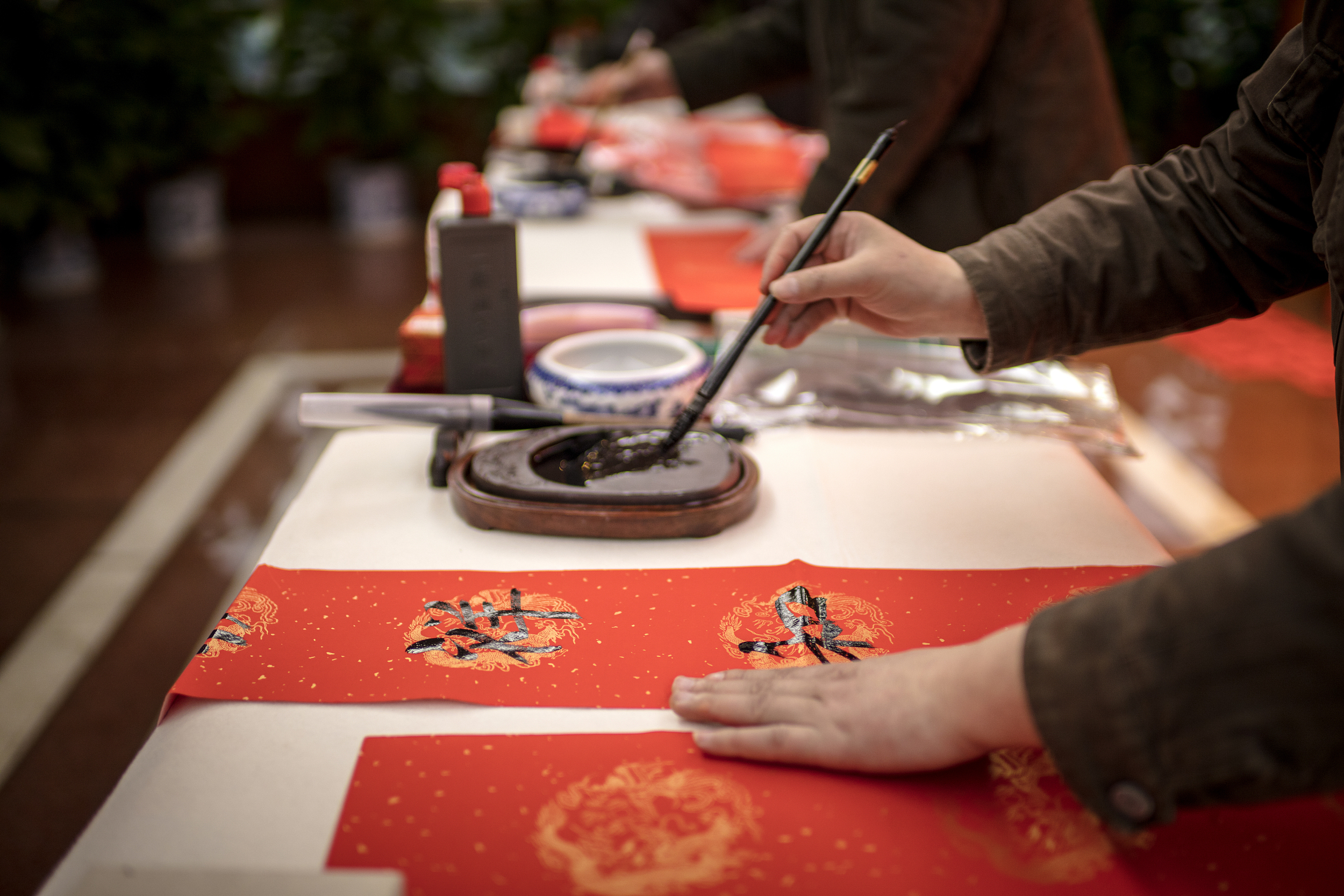 回乡见闻：手写春联在消失，有人放电子鞭炮，有人网络赌博输掉几十万