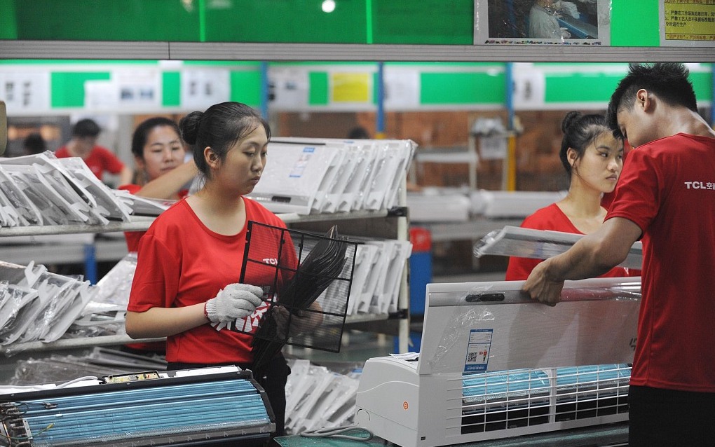 拒绝Pua、不去大城市内卷，这一届年轻人为什么选择工厂？