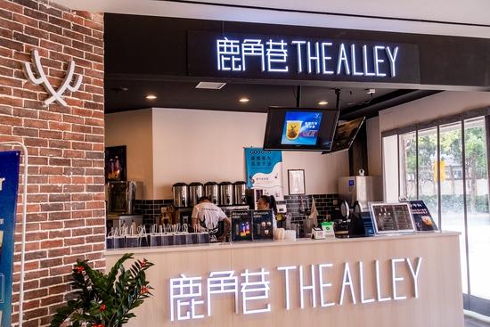 网红奶茶鹿角巷花1亿元打假：山寨门店多达7000家，有加盟商被骗赔了130万