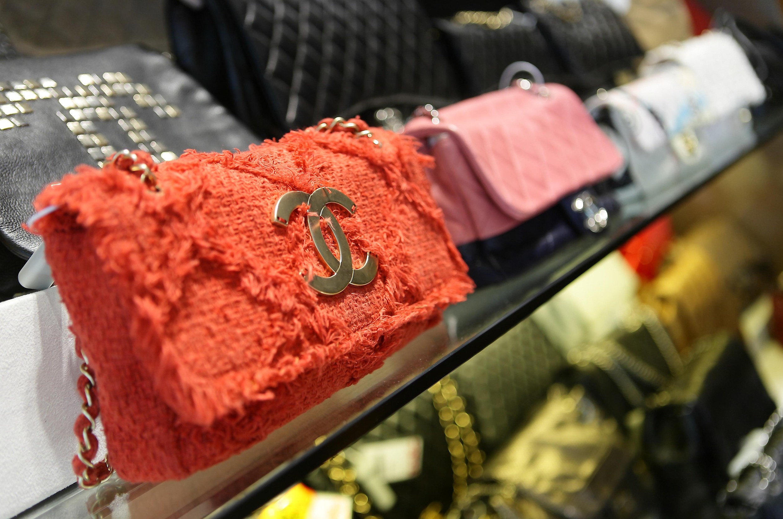 95后买包，撬动了一个万亿级市场