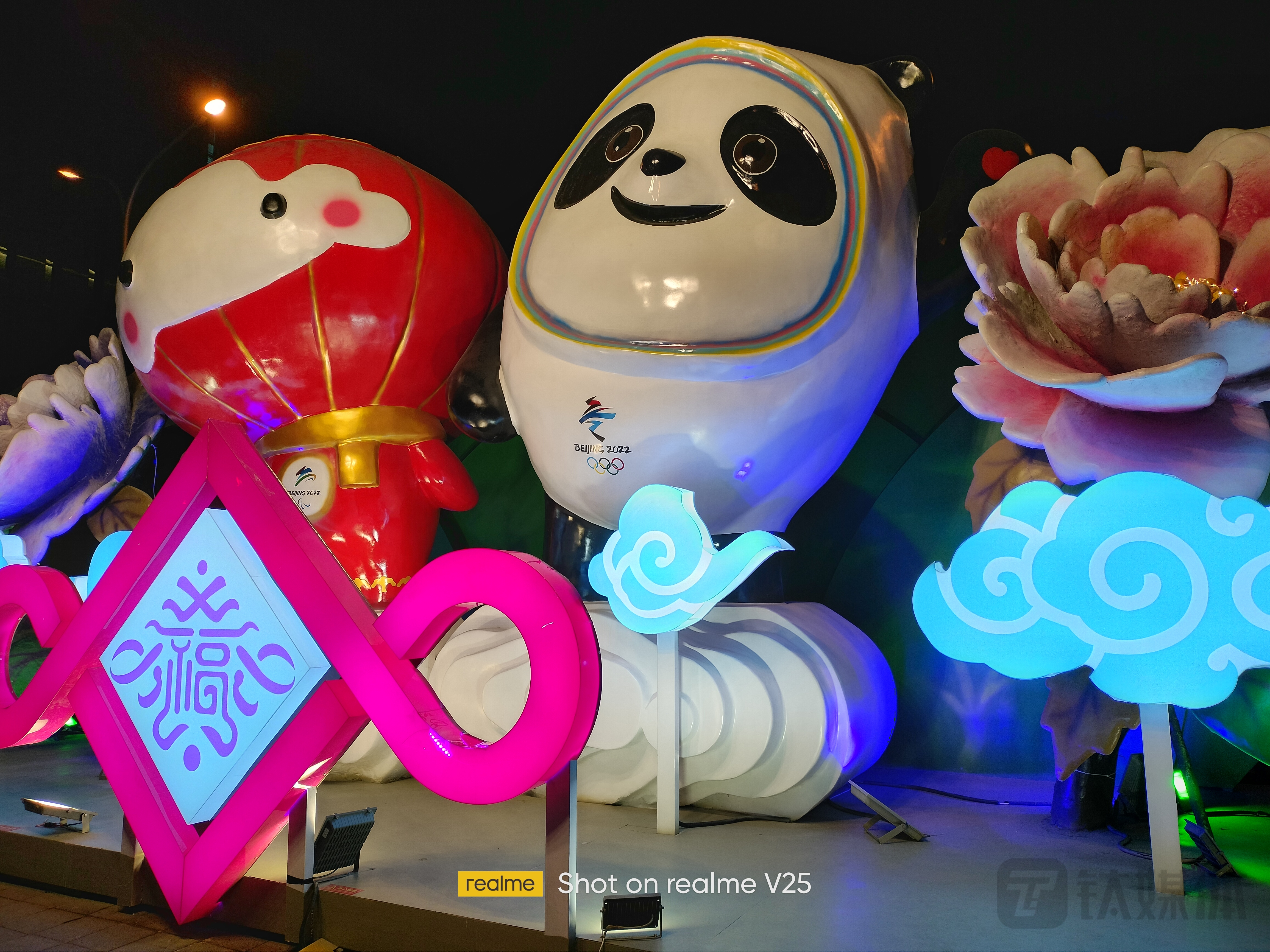 在面对高反差场景时，realme V25展示出了不错的HDR效果