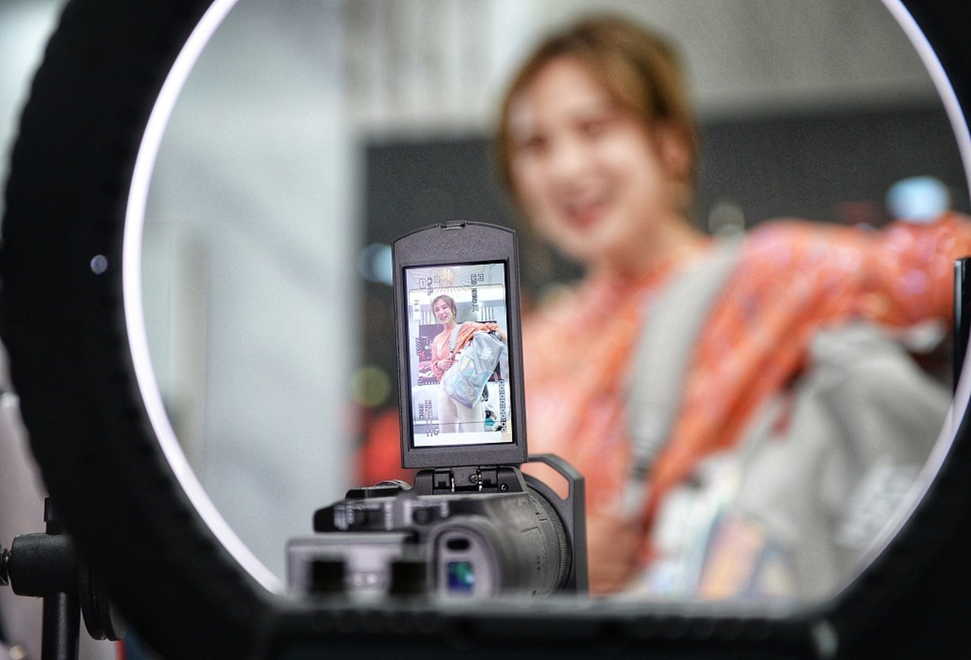 Delegate to NPC Calls for Ban on Tipping on Livestreaming Platform