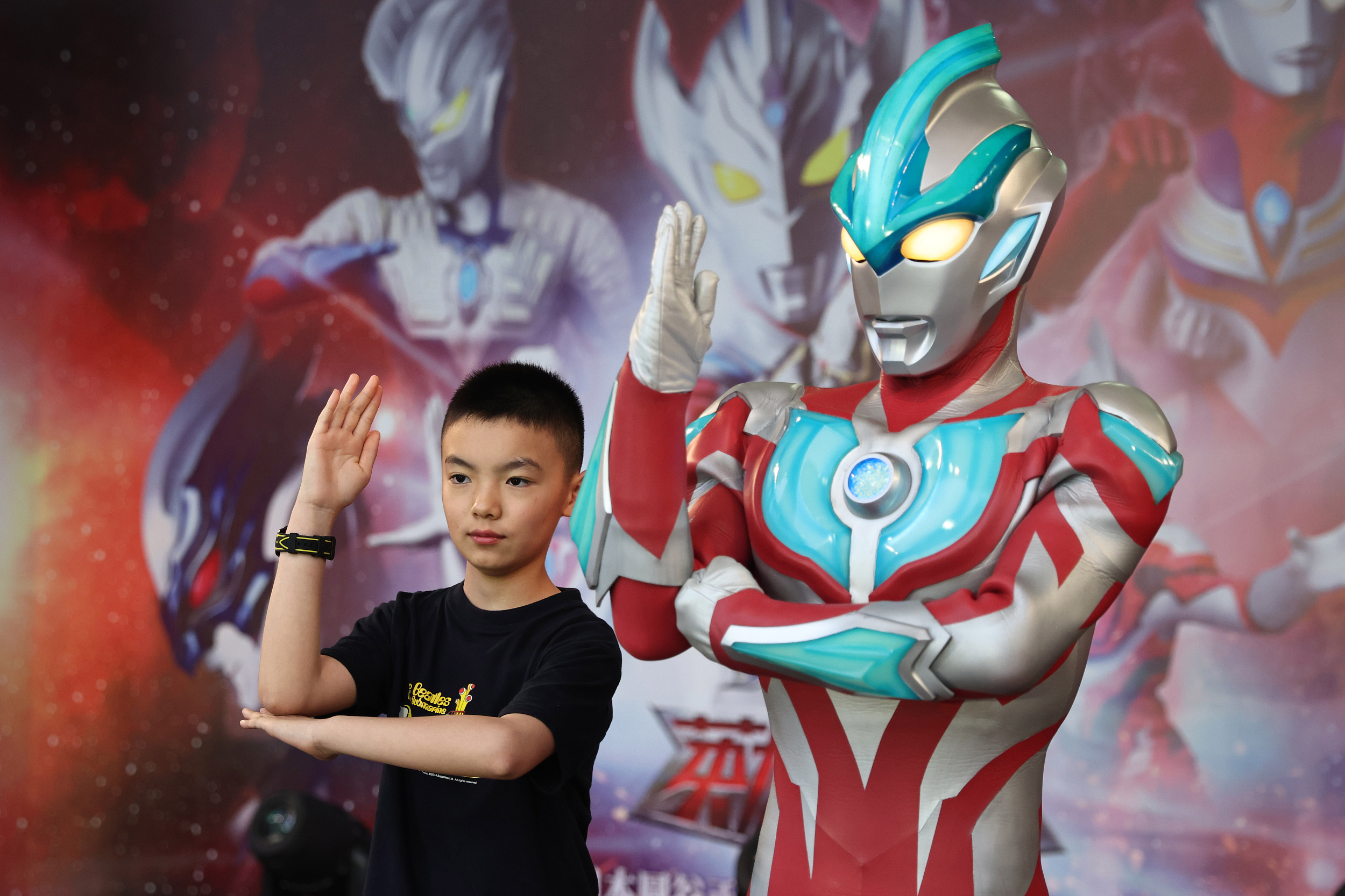 奥特曼卡片背后，不只是孩子们的潮玩盲盒？