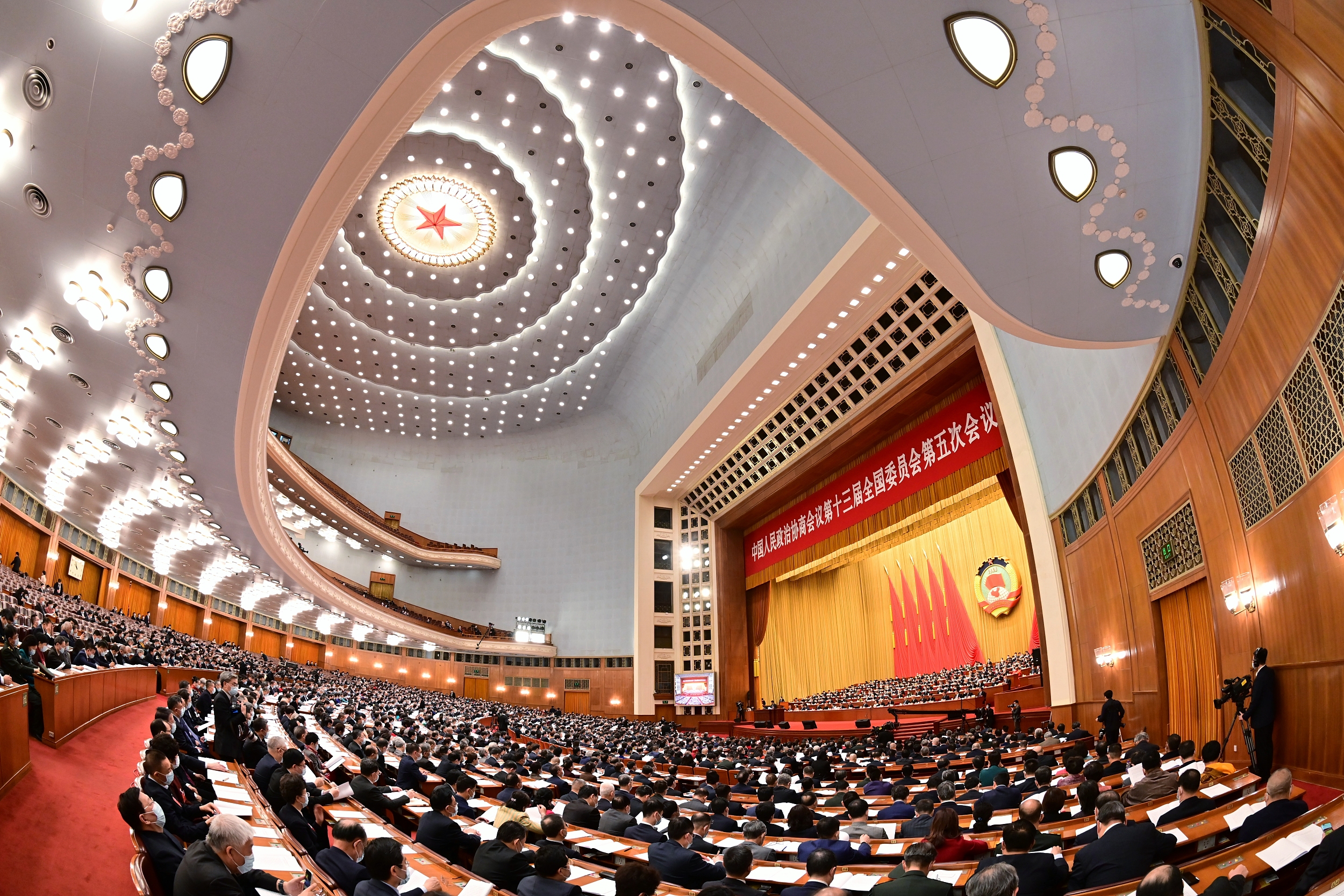 两会热点财经提案盘点：统一A股涨跌幅限制为10%、欺诈发行最高判无期