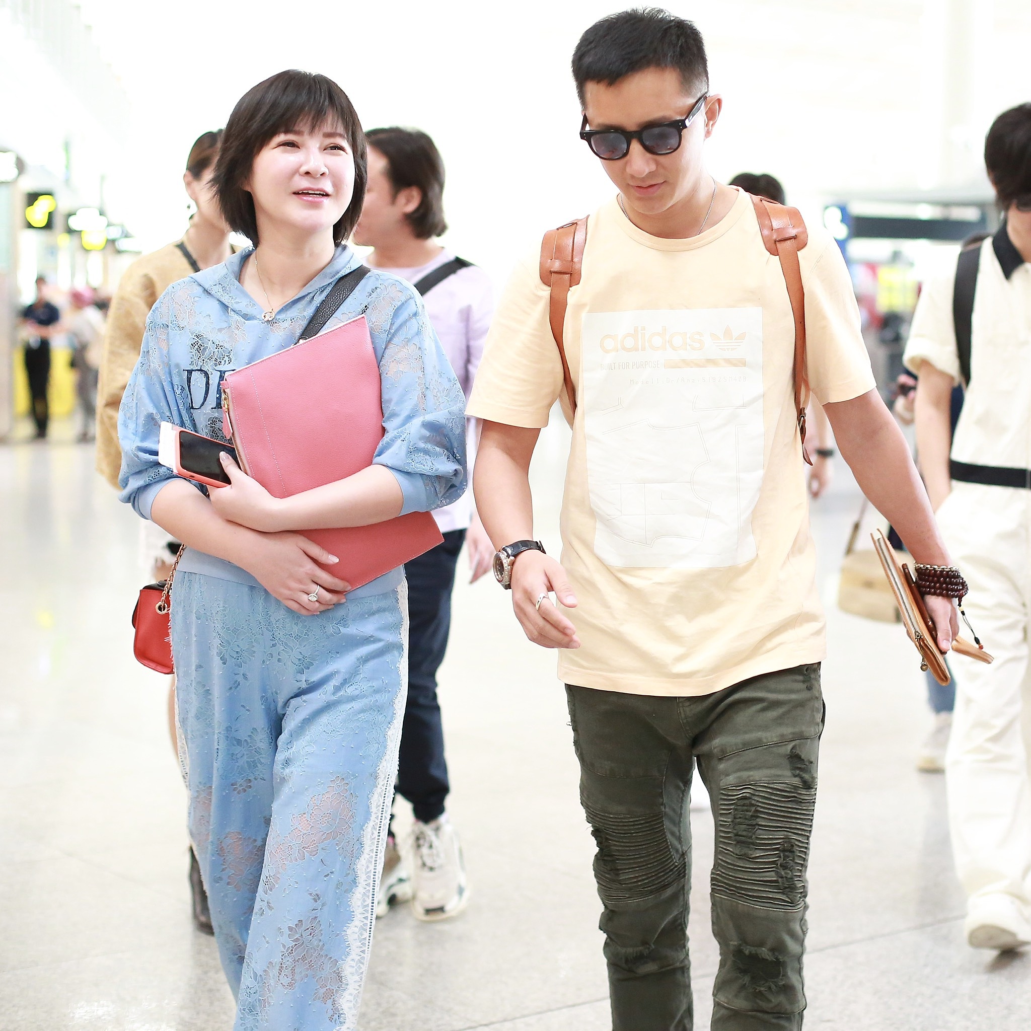 “艺人经纪第一股”乐华终过会，年入3亿的“王一博”能否撑起估值？