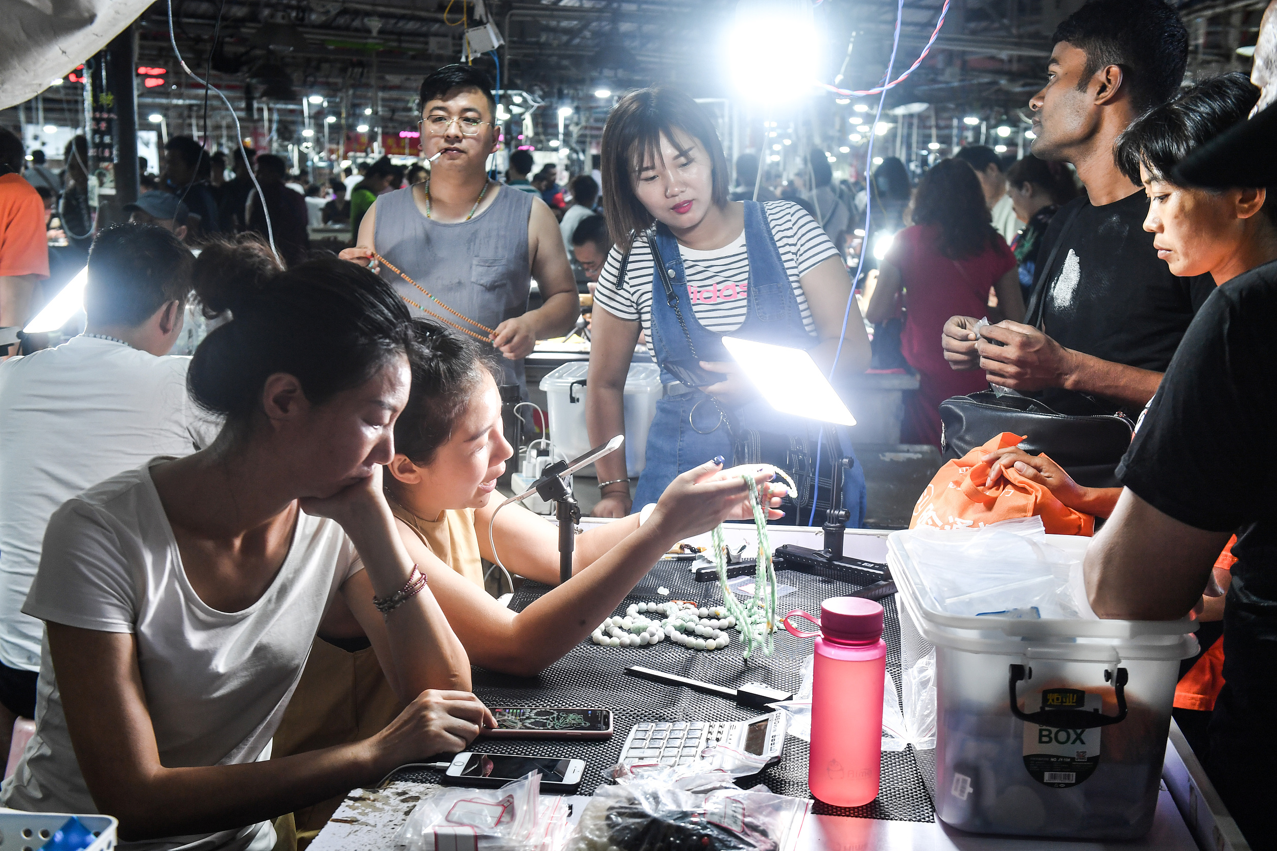 “个个都是影帝”，玉石直播终于火上了315