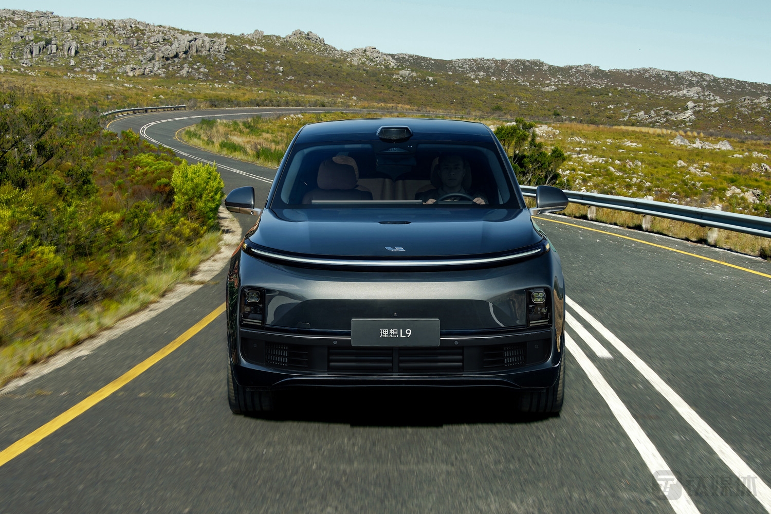 理想L9初印象：电动特征鲜明的家庭智能SUV