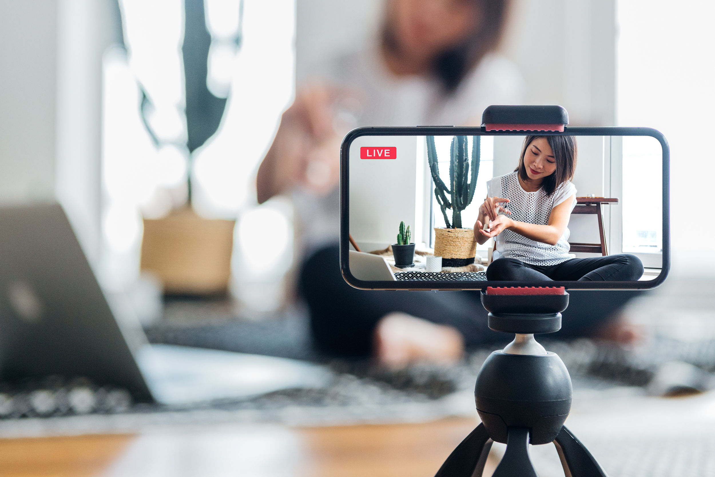 短视频赛道，明星光环拼不过野生网红