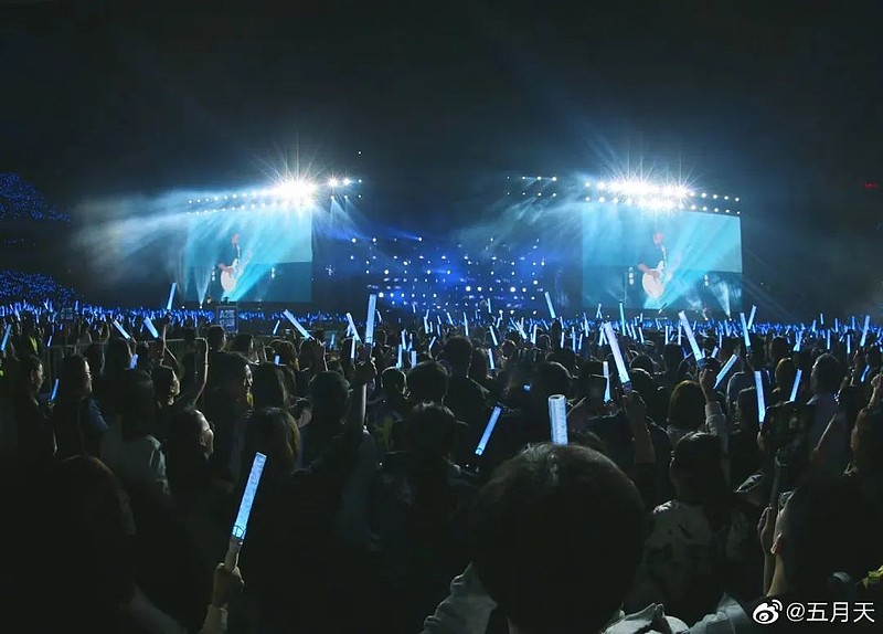 五月天：一个乐队的25年和437场演唱会