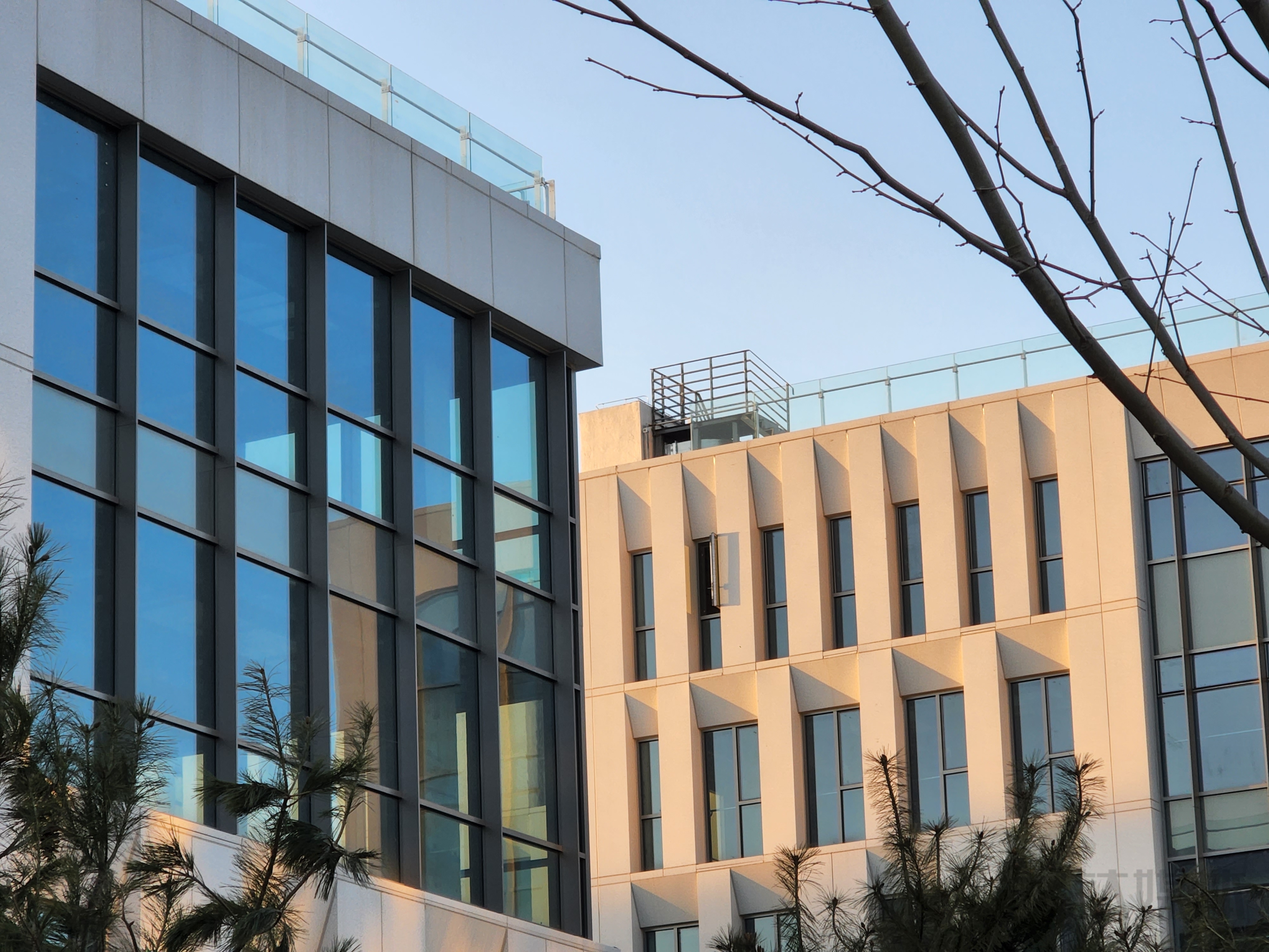 更多樣張 焦距：7.9mm 快門 1/320 光圈f/2.4 ISO40