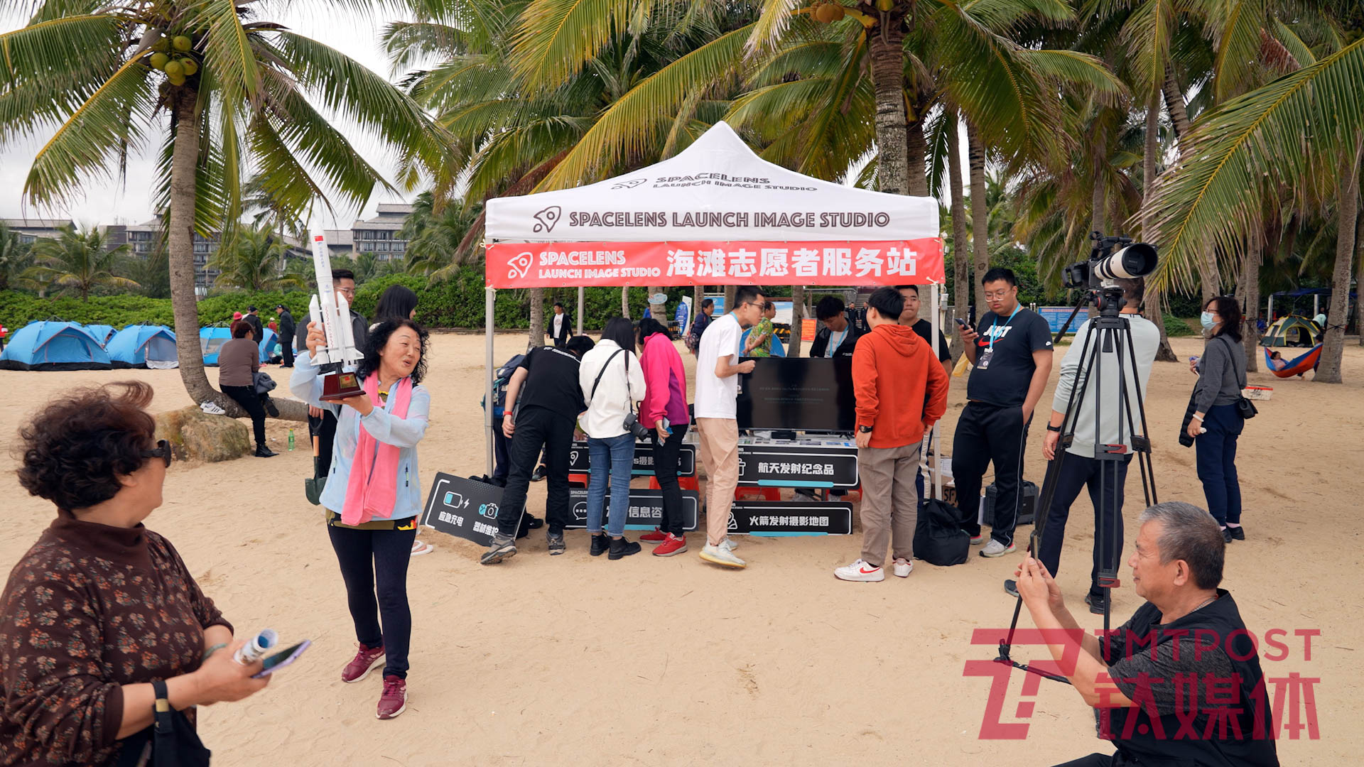 SpaceLens在海滩上设立志愿者服务站