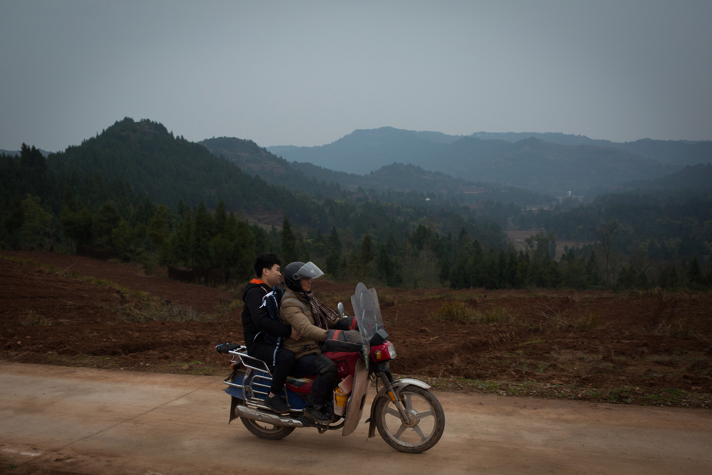 人在县城里，刚刚被“毒打”