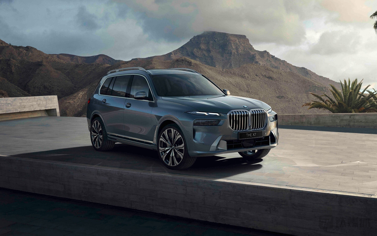 新款宝马X7官图发布，换装分体式大灯 | 一线车讯