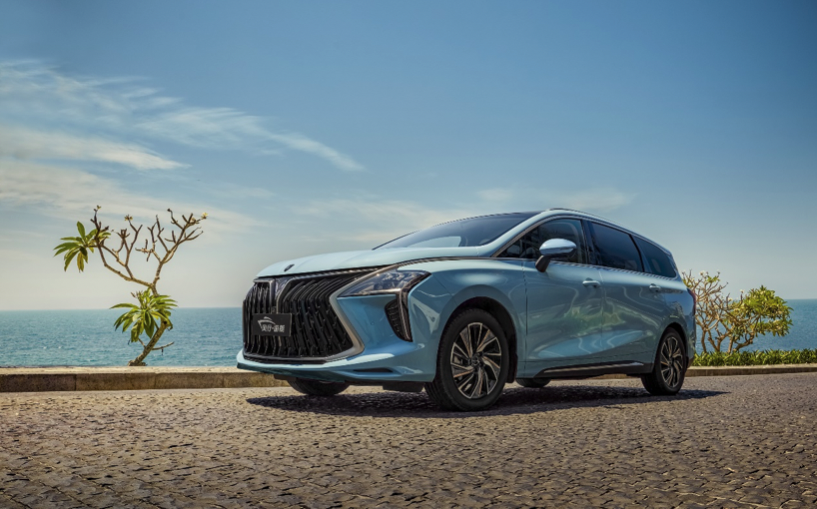 风行游艇亮相，瞄准七座家用车市场 | 一线车讯