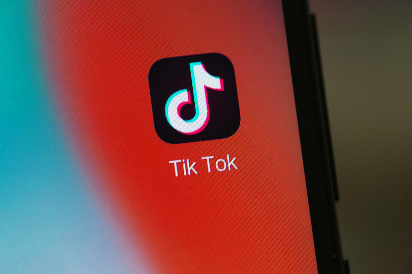 Spanish PM Goes on TikTok to Cater to Young Voters