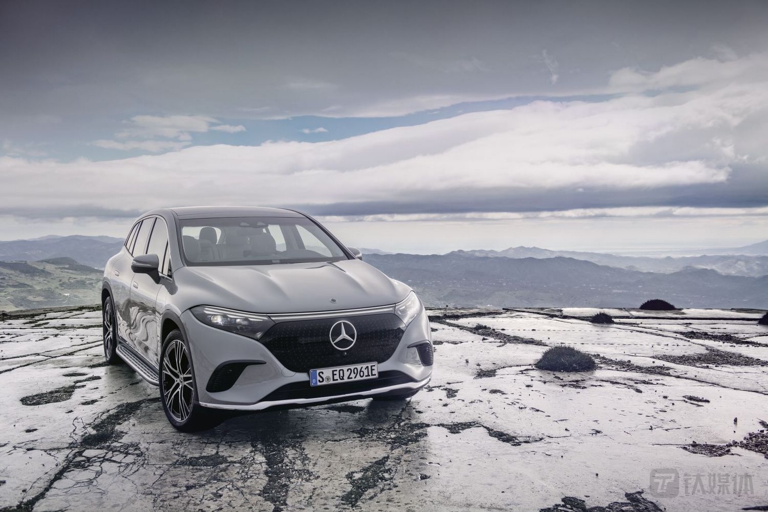 基于EVA平台打造，奔驰EQS SUV全球首发 | 一线车讯