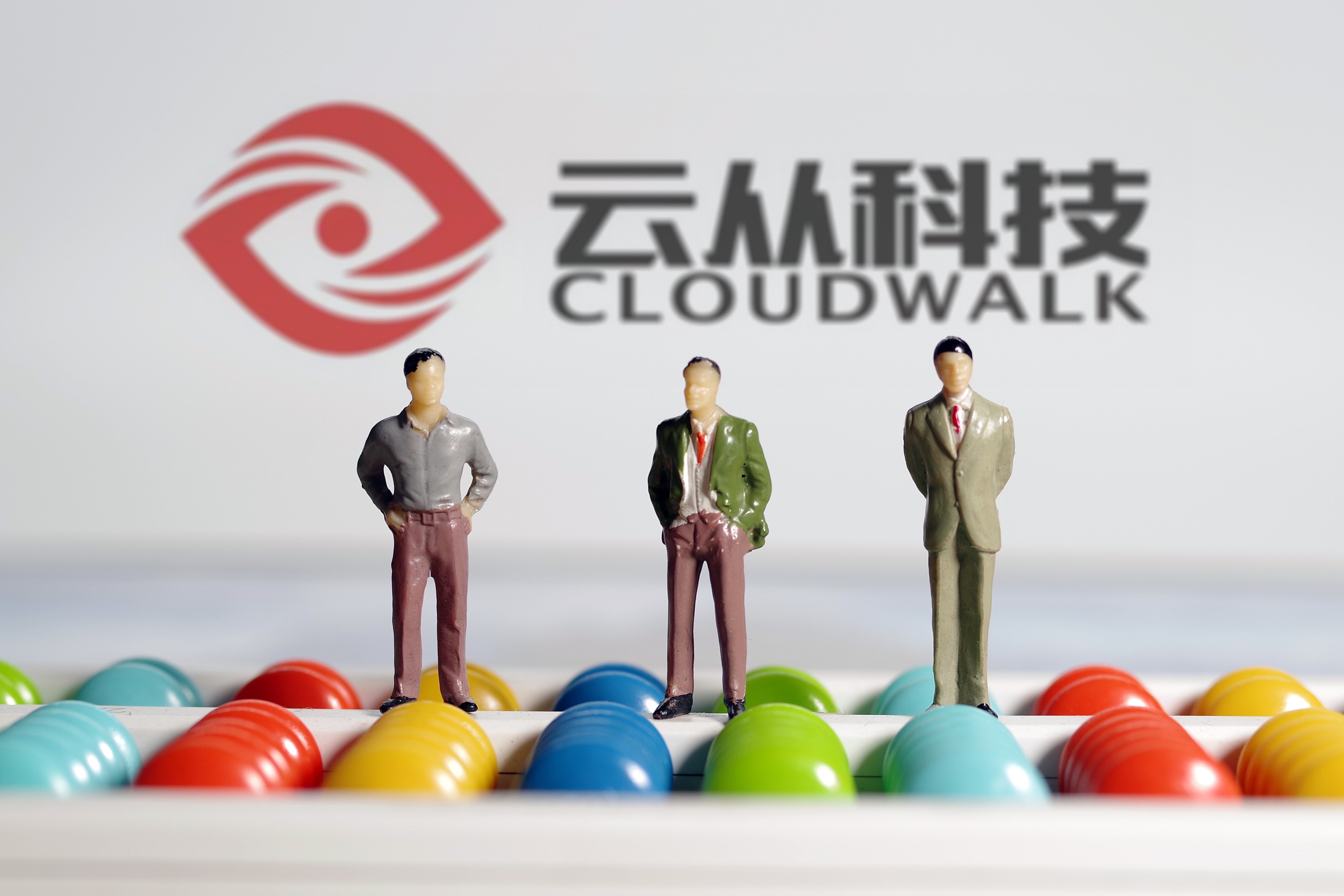 三年巨亏20亿，