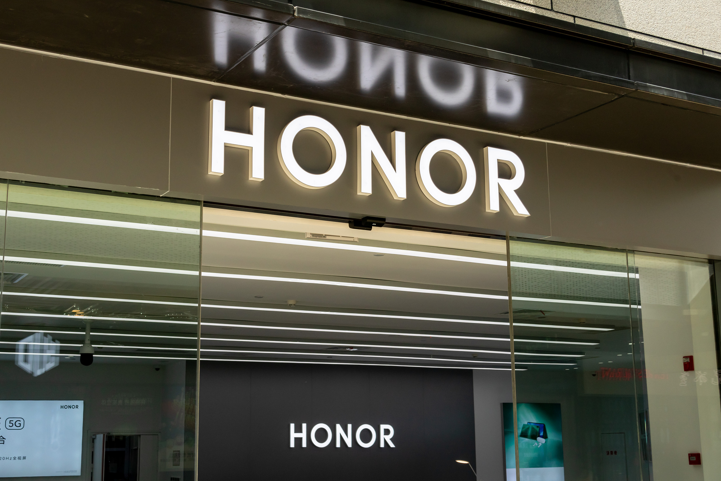 荣耀上市估值能达450亿美元？小米尴尬一笑……