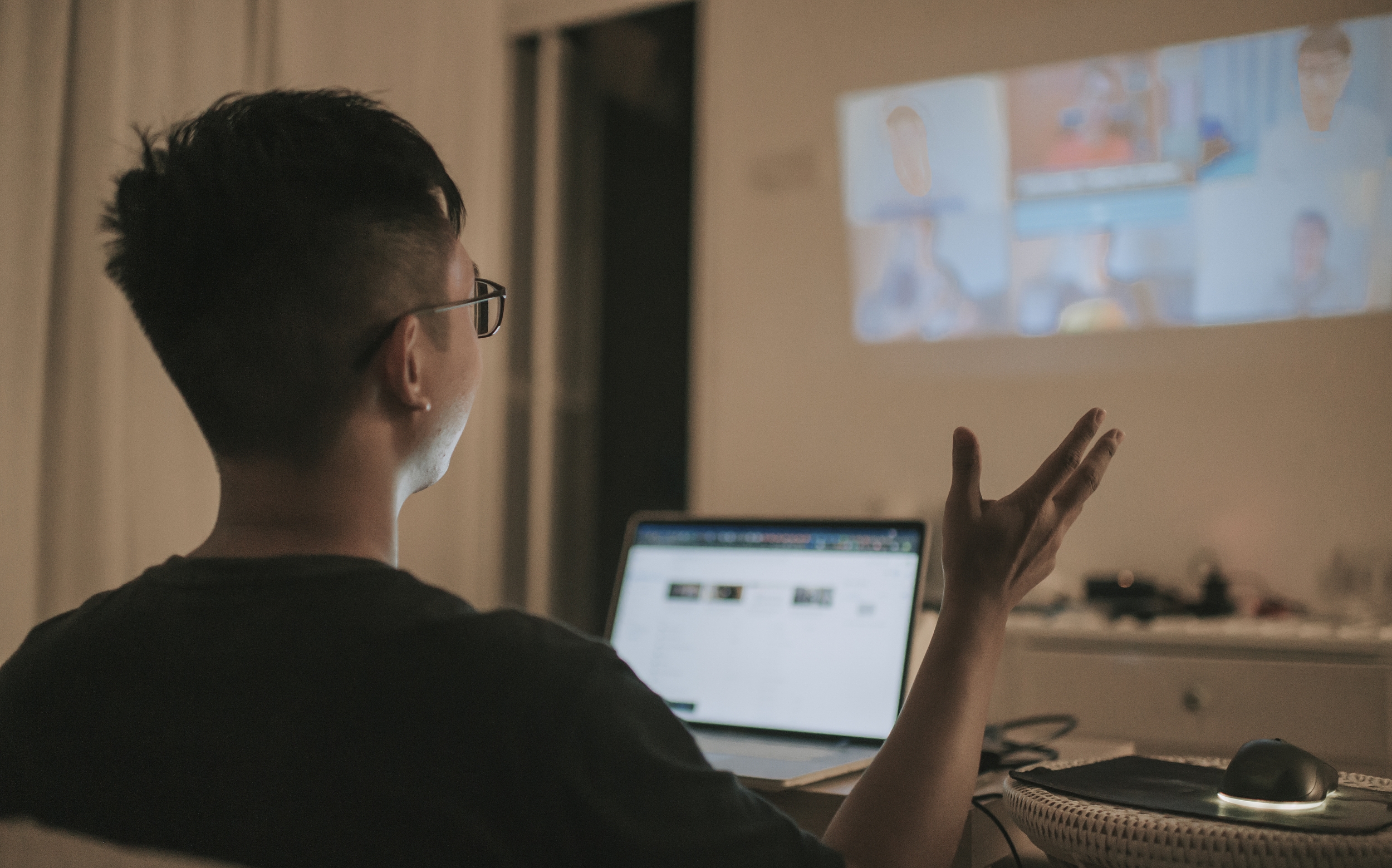 不想循规蹈矩上班的年轻人，都在整什么花活儿