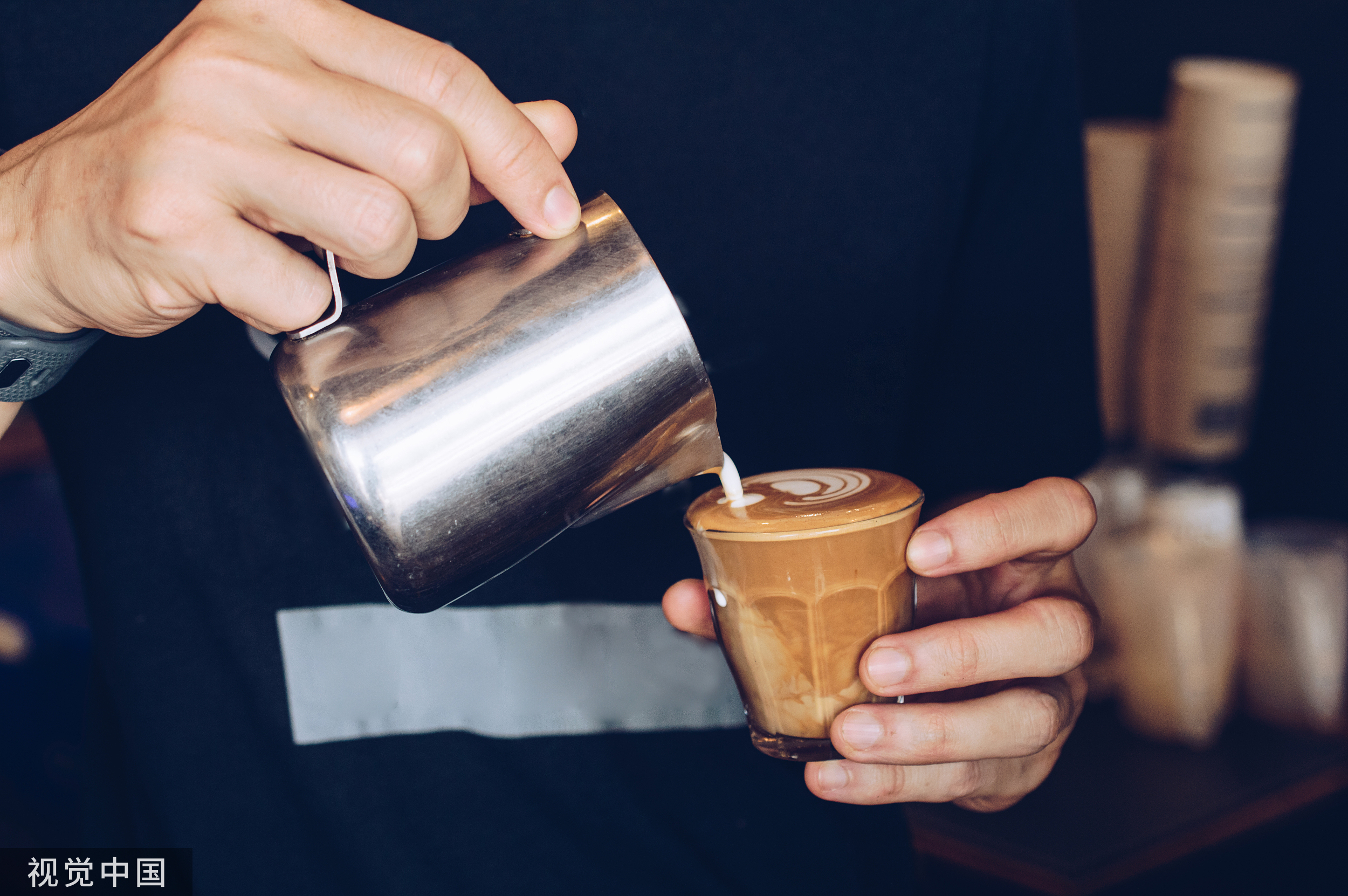 李宁卖咖啡，是消费大转弯的信号吗？| 创投圆桌派