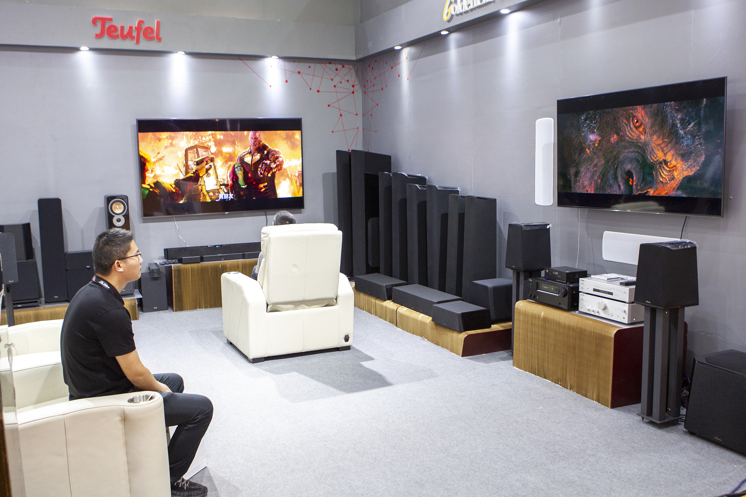 抛弃影院的年轻人，重回“家庭影院”