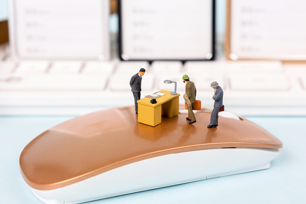 钉钉、企微、飞书的大客户争夺战