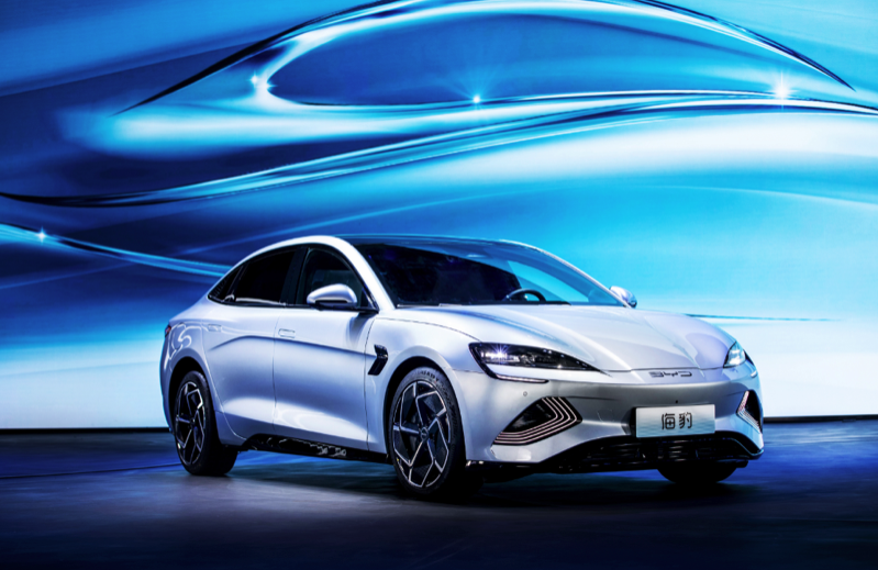 比亚迪首款搭载CTB技术e平台3.0车型海豹开启预售|一线车讯