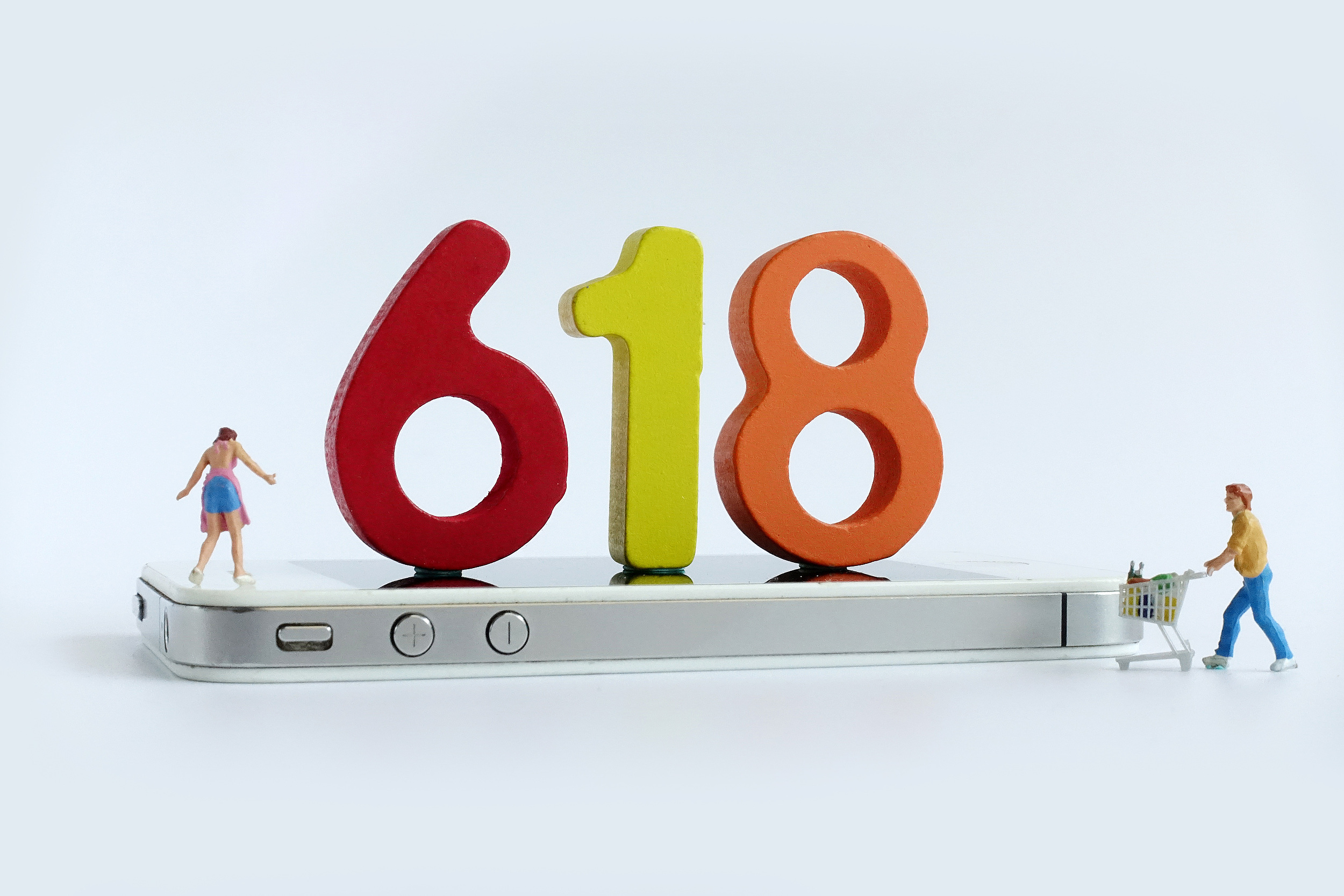 阿里、京东、拼多多，暗战「史上最难618」