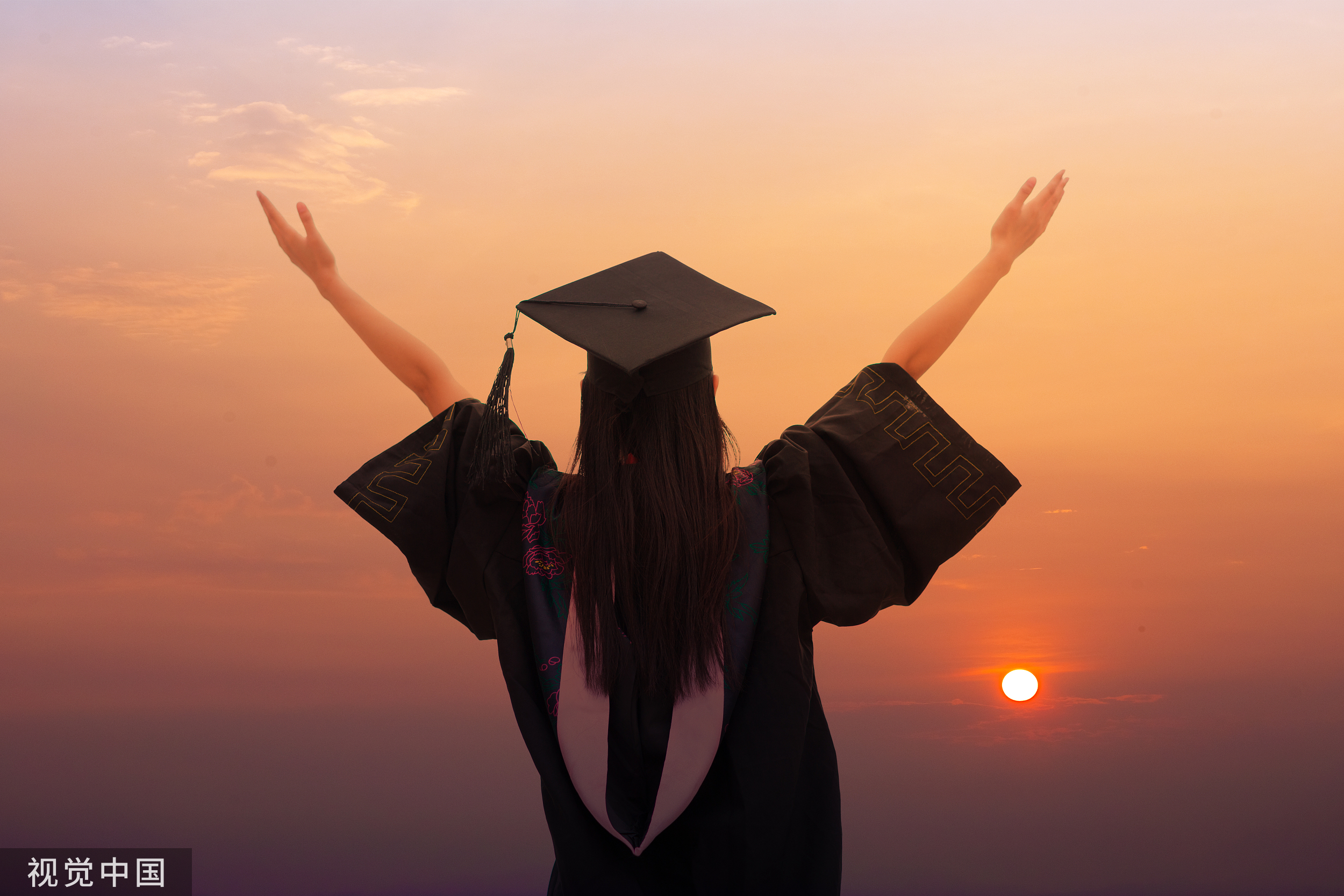 名校硕博生：放弃北上广，挤进小县城