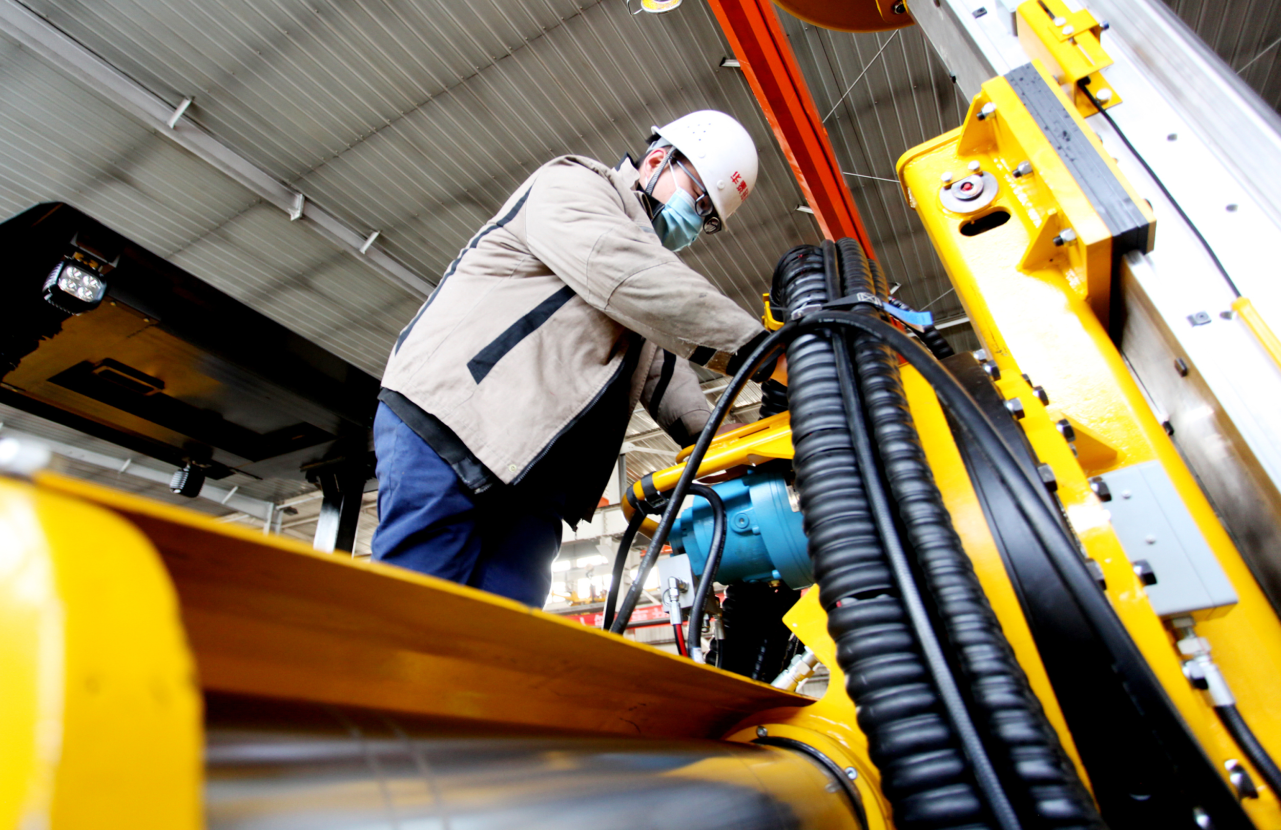 【专精特新周报】灿能电力、荣亿精密登录北交所；腾讯联想等已投出近400家专精特新；工信部：培育100万家创新型中小企业和10万家“专精特新企业