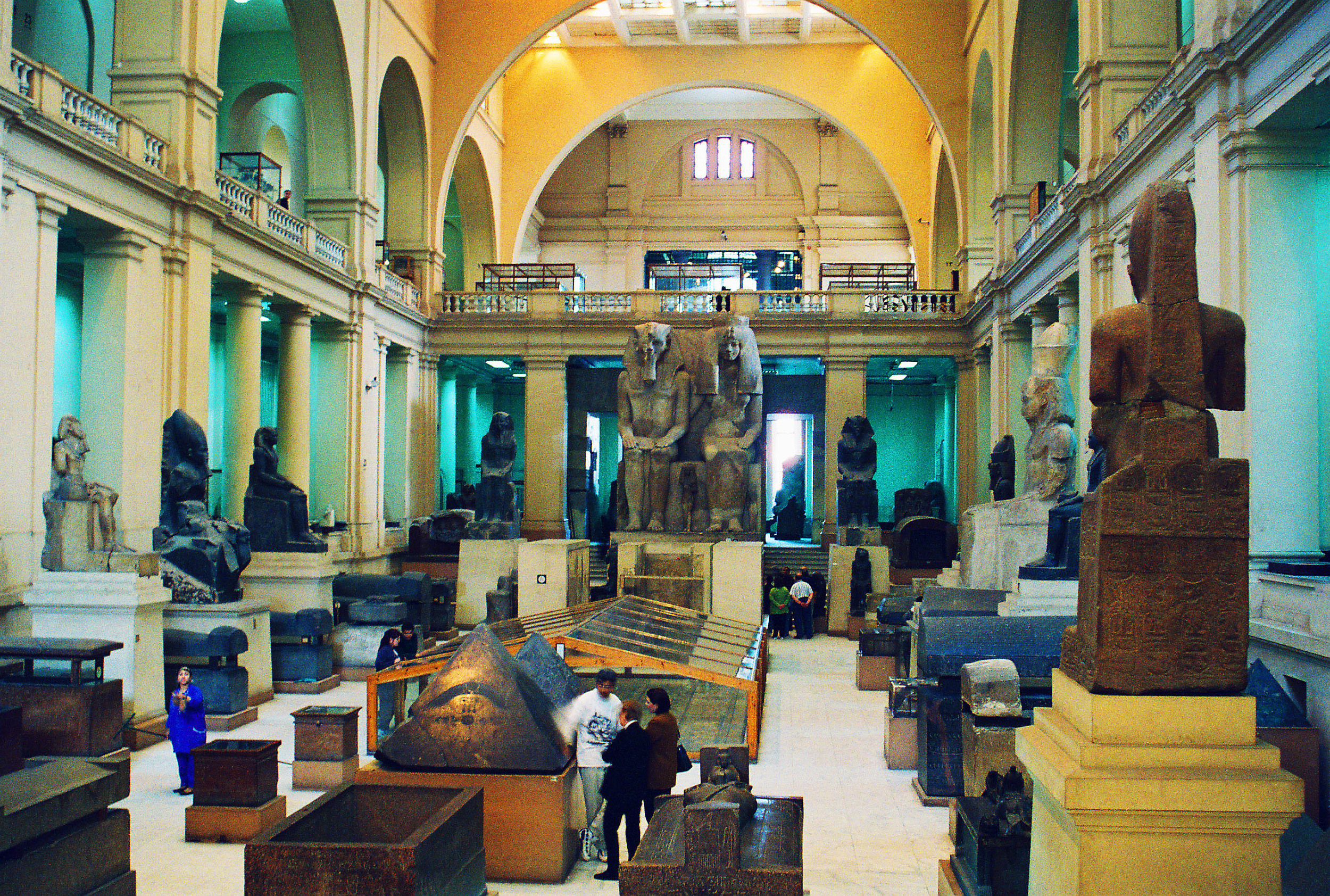 被偷、被划、被糊脸，西方名画们坎坷的一生