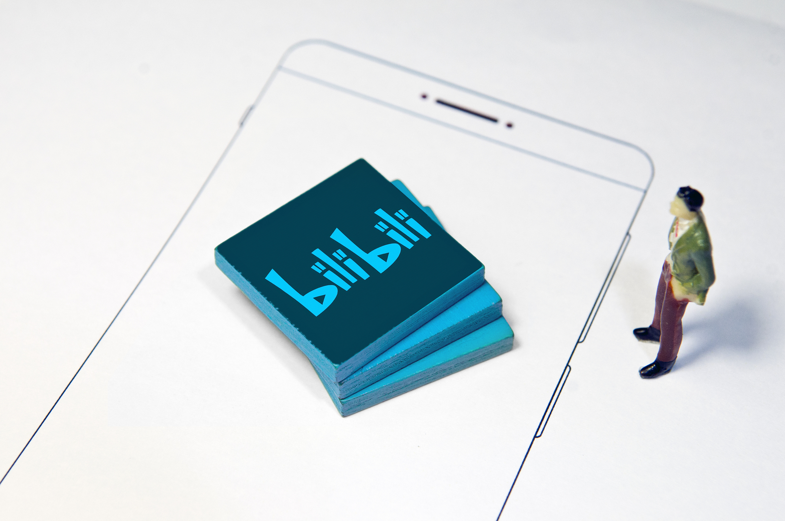 【钛晨报】哔哩哔哩第二季度营收49亿元，同比增长9%；欧洲央行宣布加息75个基点，符合市场预期；中秋国庆乘坐飞机高铁需48小时核酸证明