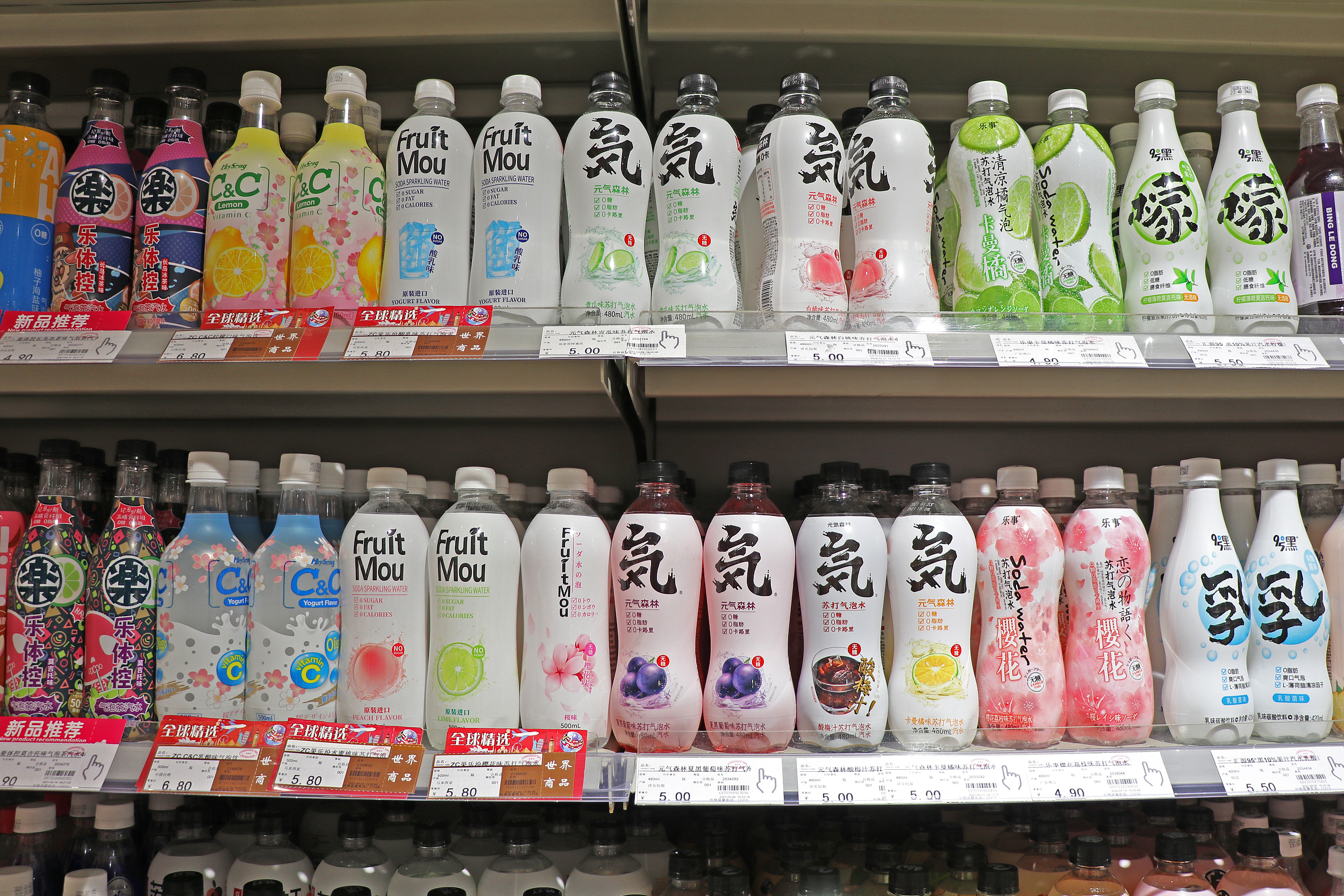 来伊份与元气森林：零食与气泡水的“吃喝战争”