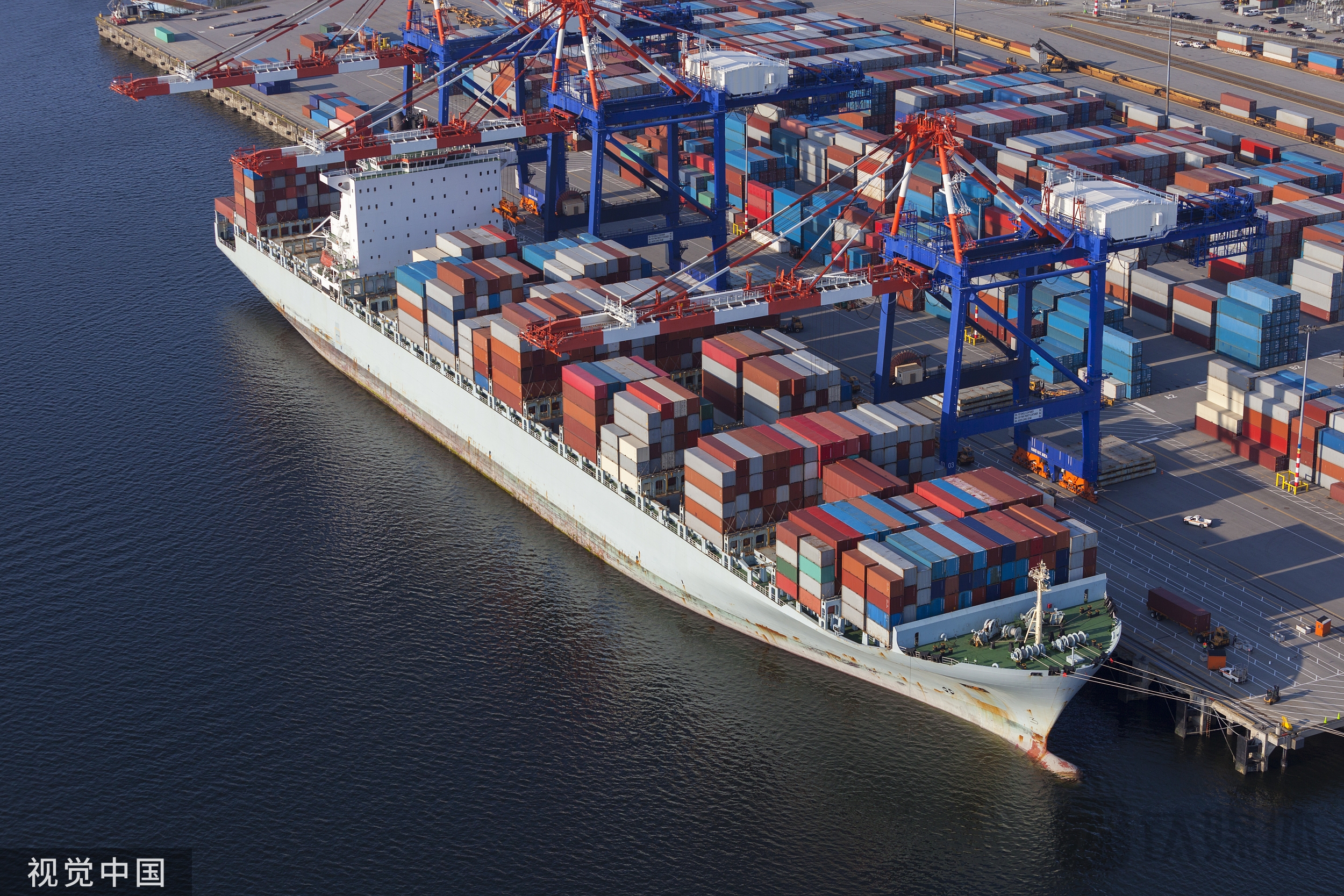 海外港口货物积压，商家提前备货，今年外贸旺季来得有点早