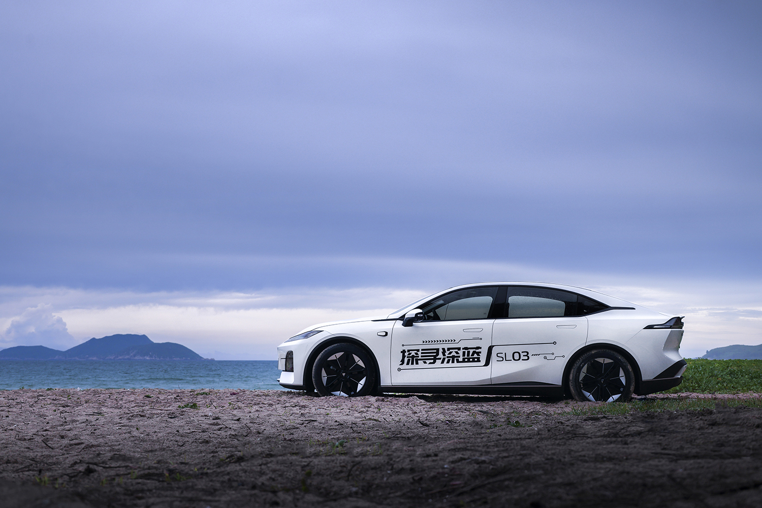 2022重庆车展：长安深蓝SL03纯电版预售17.98万起 | 一线车讯