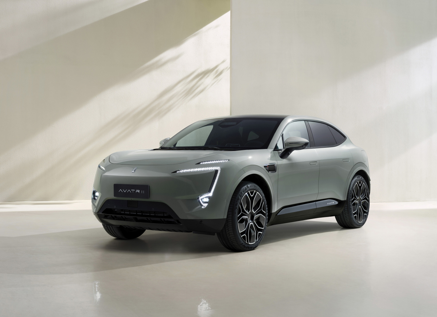 2022重庆车展：联手华为，阿维塔11实车正式首发 | 一线车讯