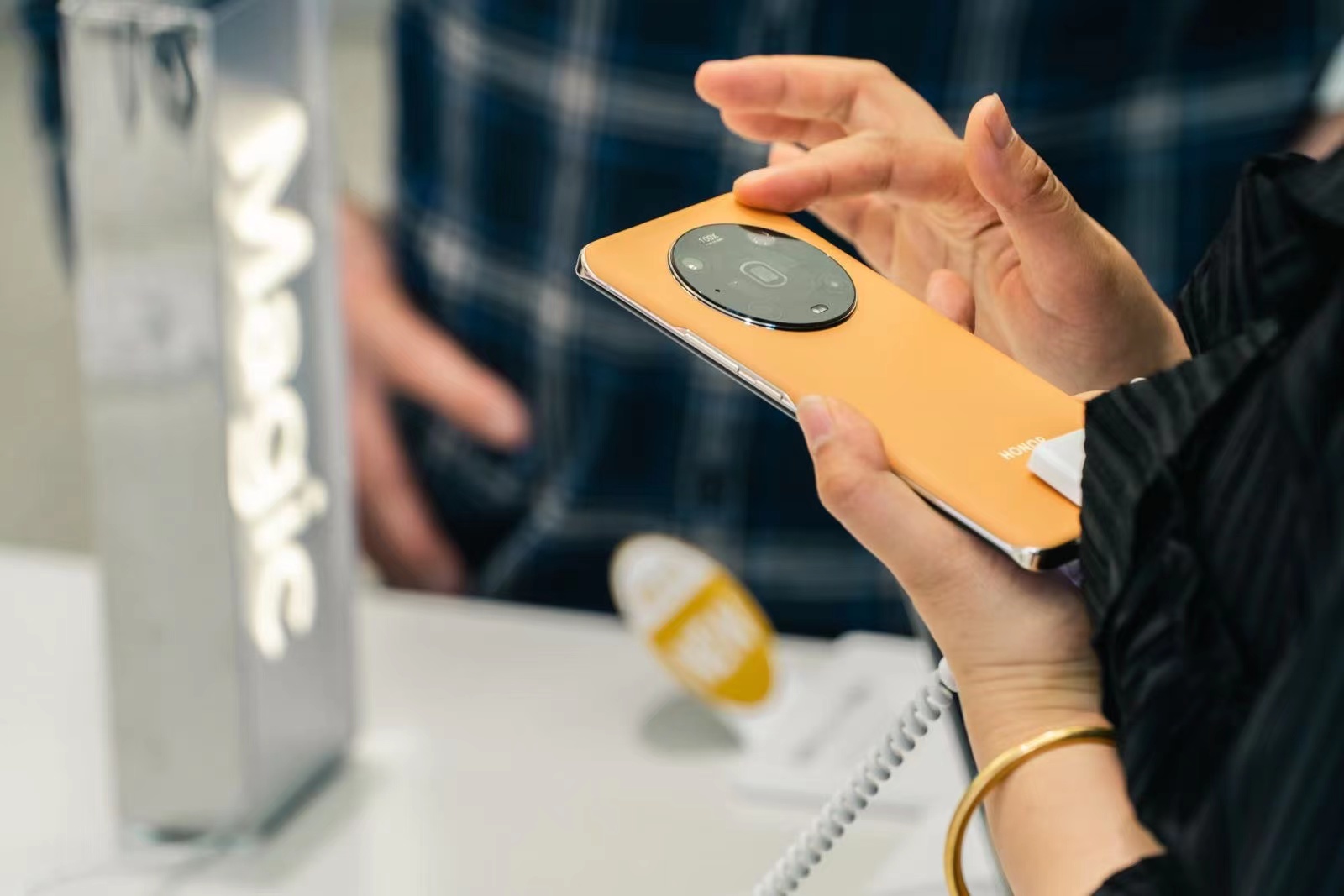 “史上最难”618背后：手机厂商的焦虑与自救